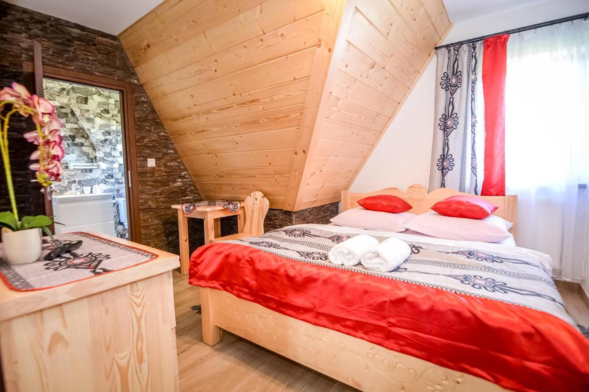 Deluxe Double Room (1 adult + 1 child)