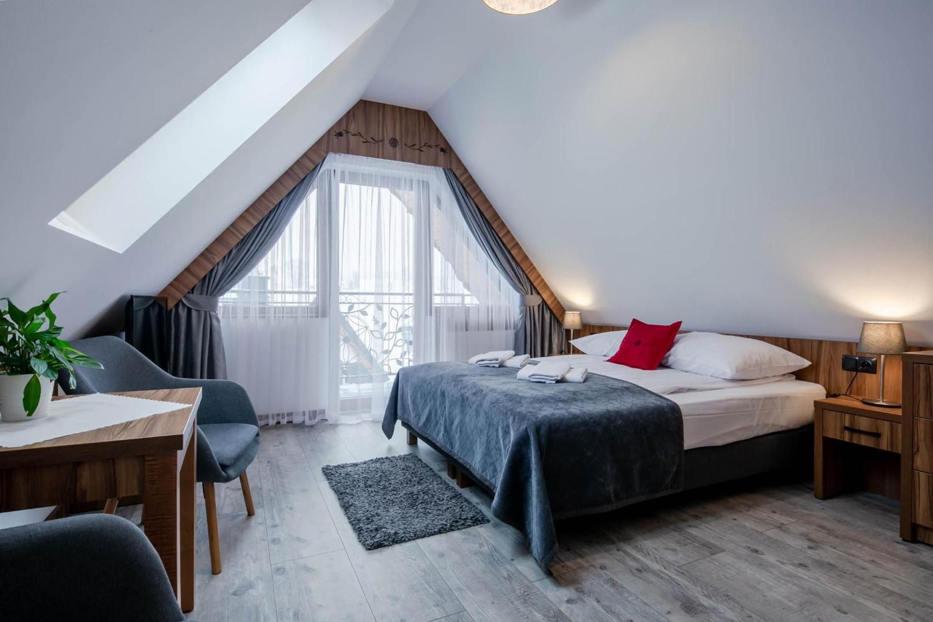 Two-Bedroom Apartment with Mountain View