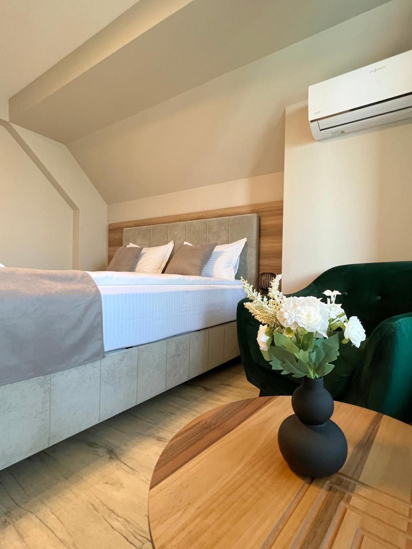 King Room with Garden View