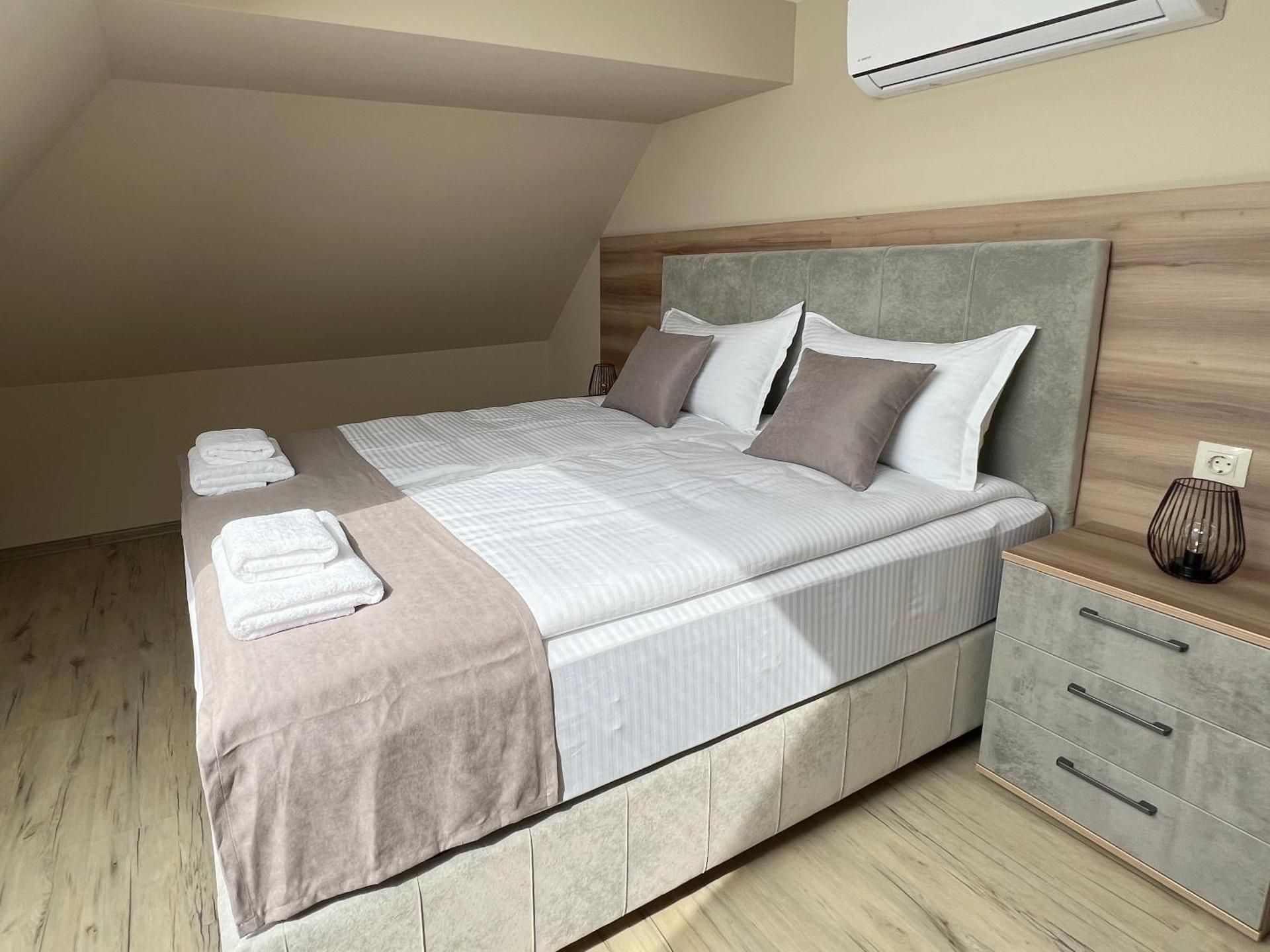 Deluxe Double Room with Bath