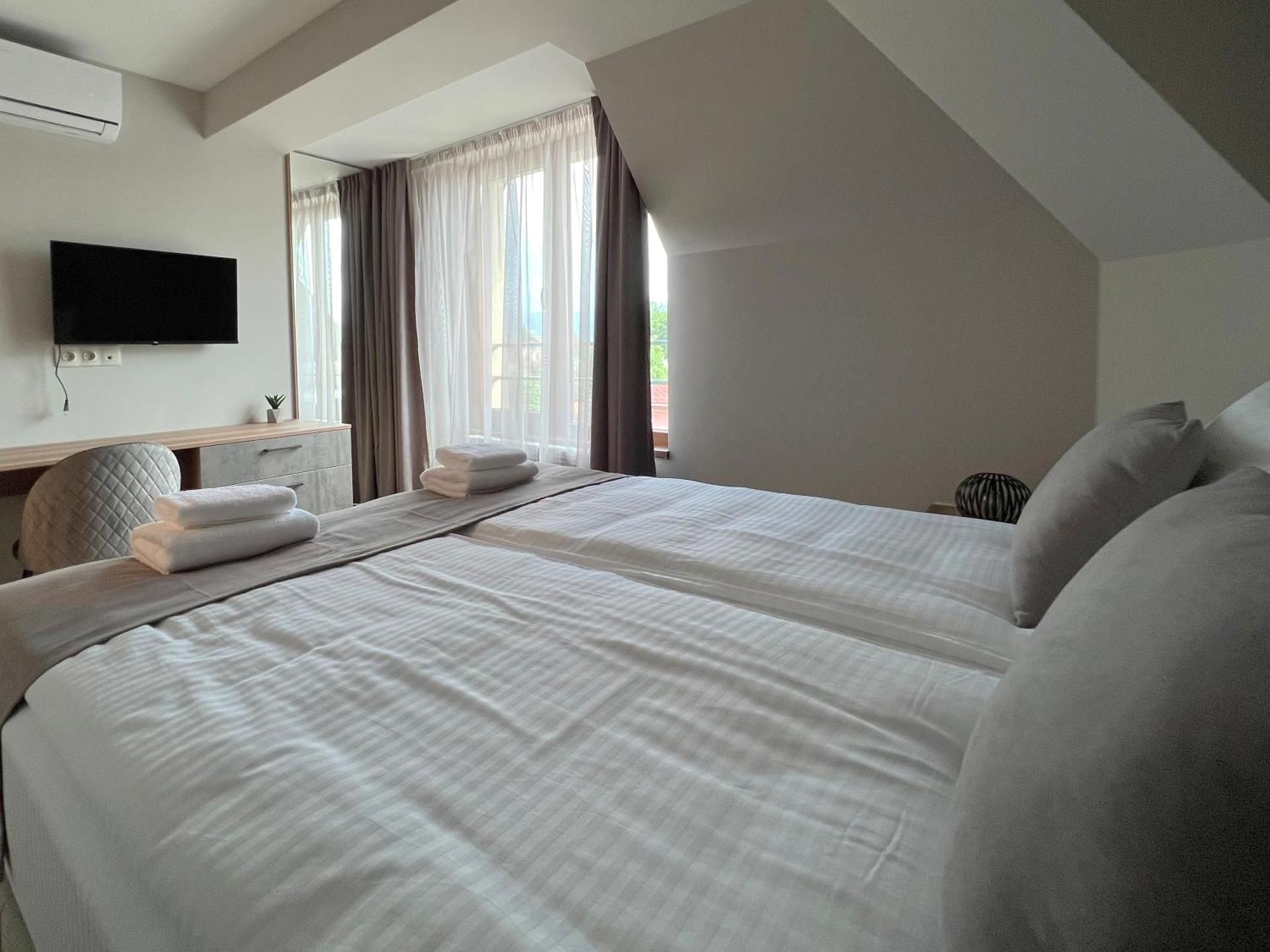 Deluxe Double Room with Shower