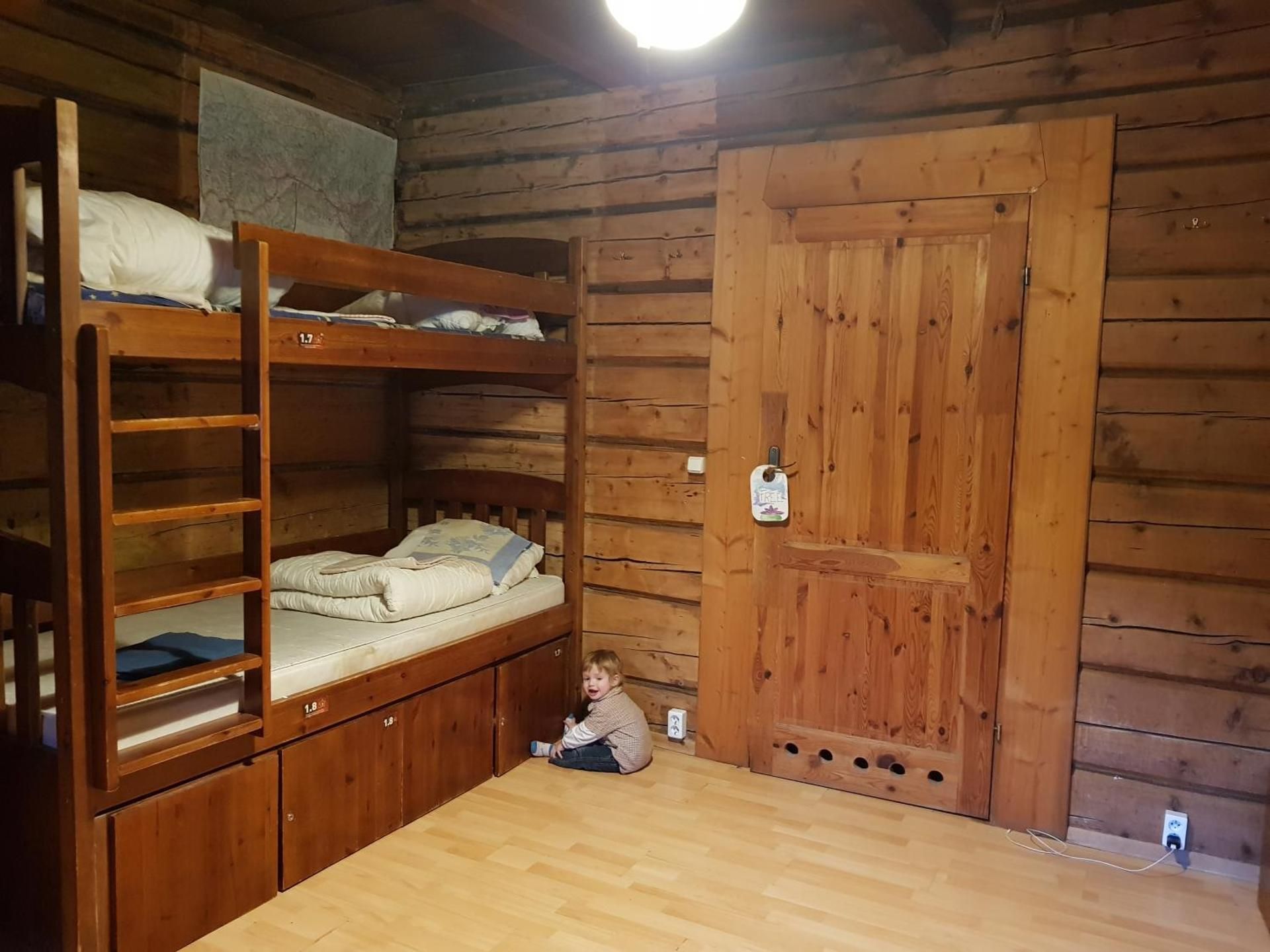 Bed in 8-Person bedroom
