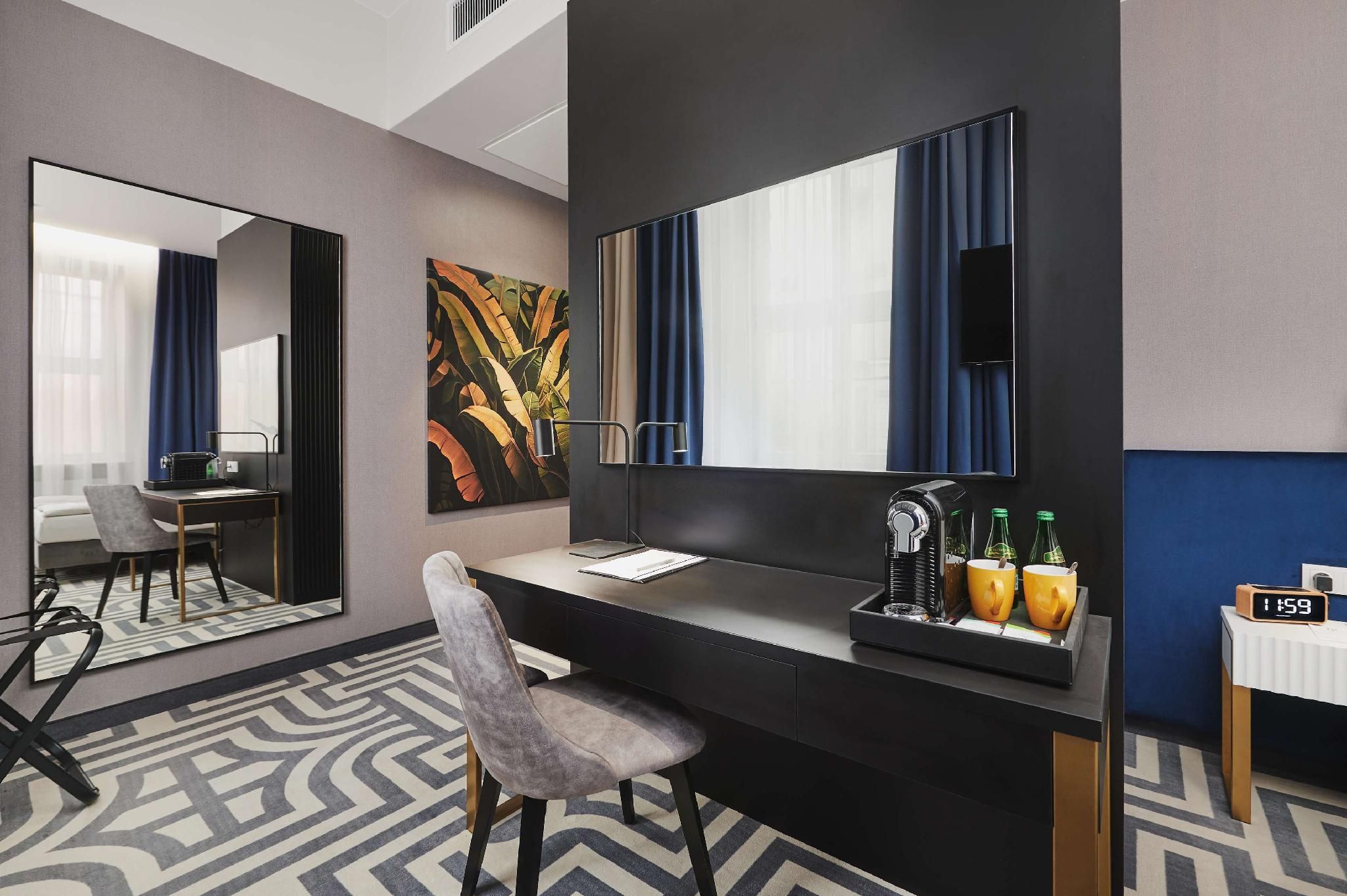 1 King Bed, Nonsmoking, Standard Room, Air Conditioning