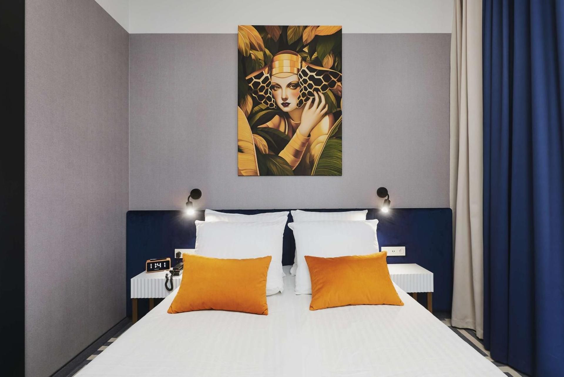 1 King Bed, Nonsmoking, Standard Room, Air Conditioning