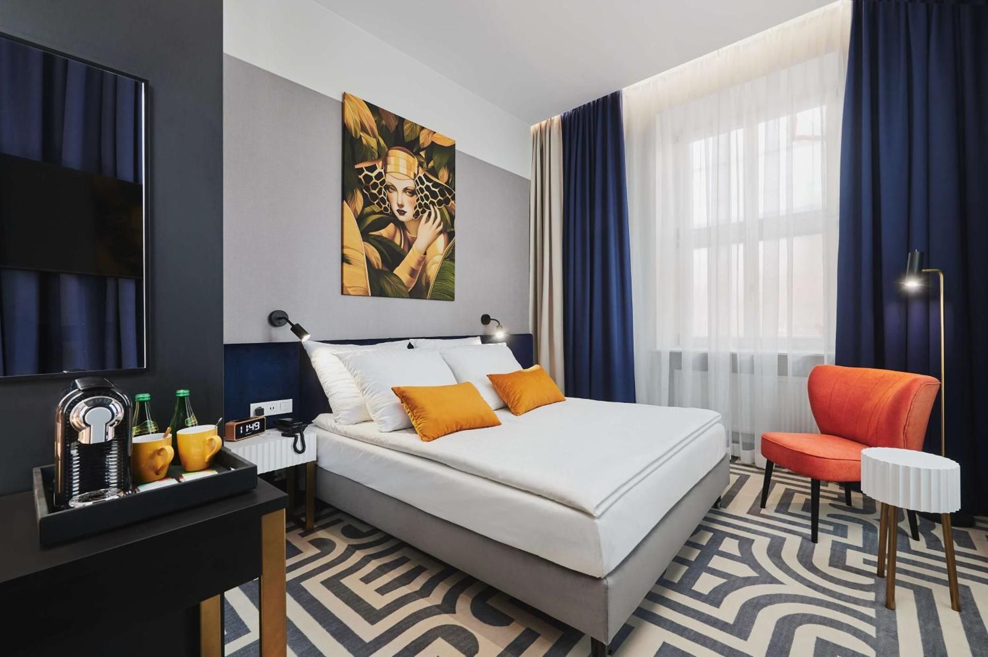 Accessibility - 2 Single Beds, Walk-in Shower, Air Conditioning, Nonsmoking