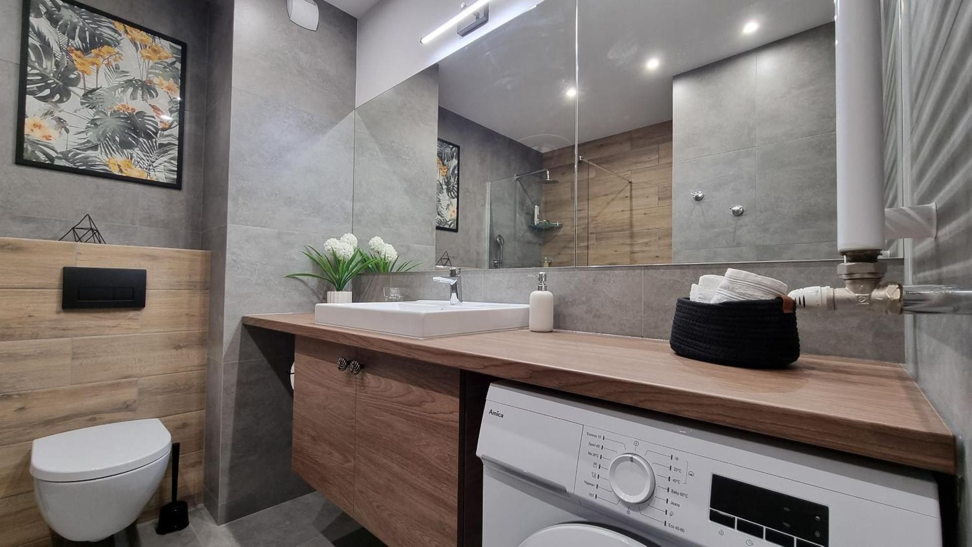 Two-Bedroom Deluxe Apartment with Balcony