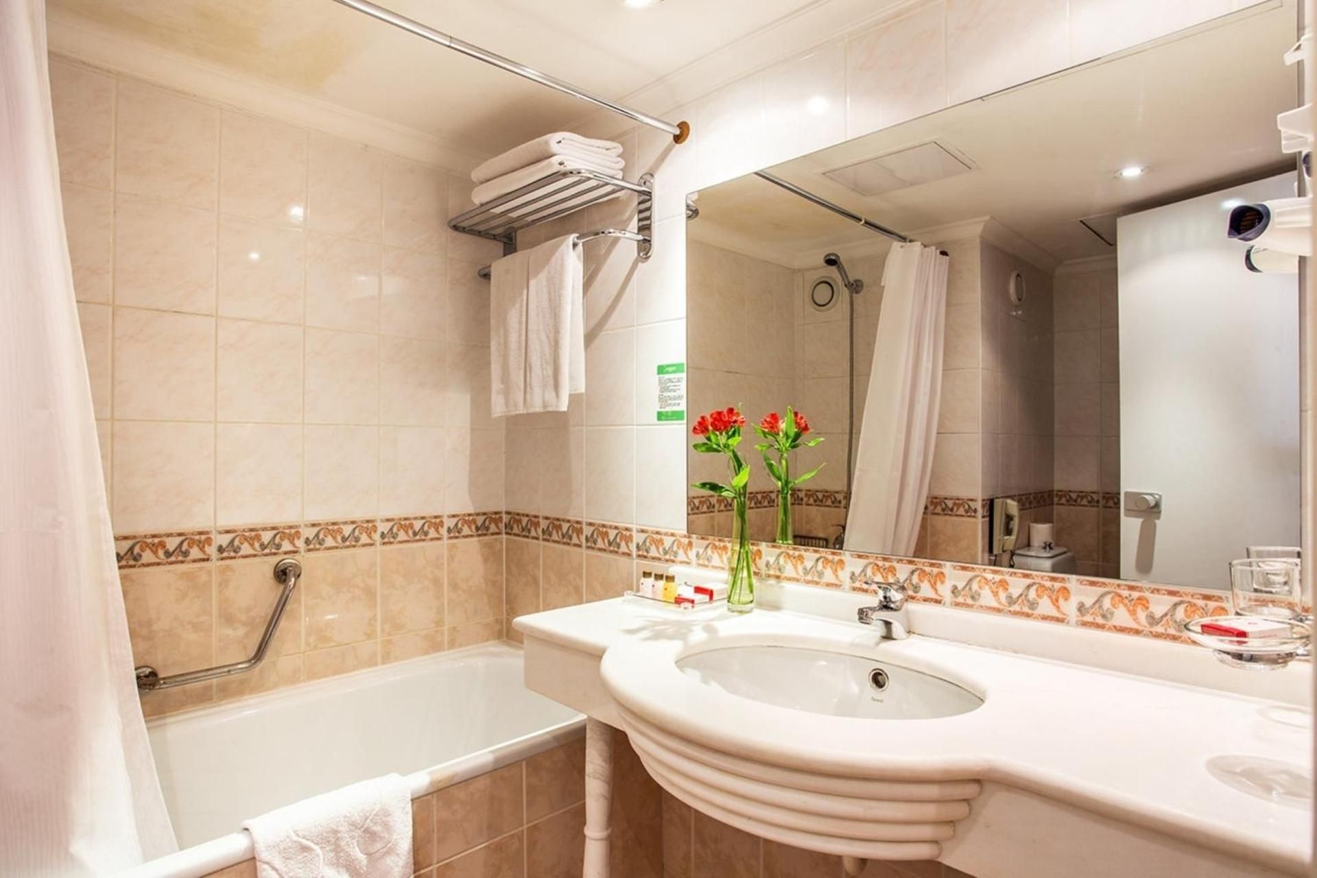 2 Twin Beds Superior Room Non-Smoking