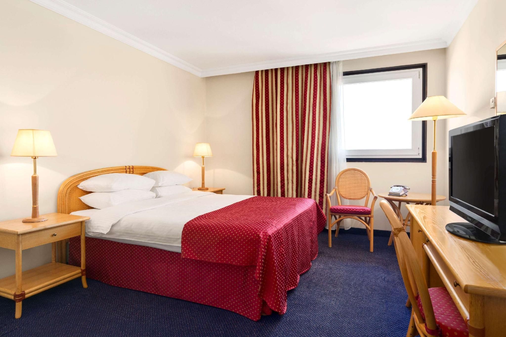 1 King Bed Superior Room Non-Smoking