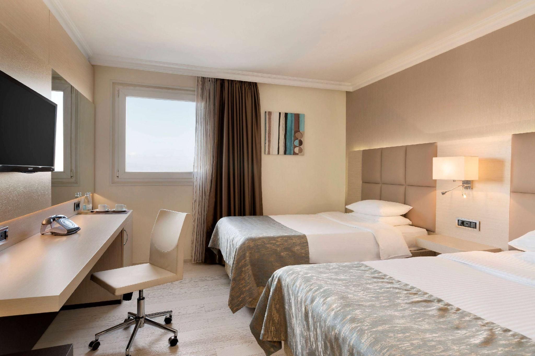 2 Twin Beds and 1 Queen Bed, Presidential Suite, Non-Smoking