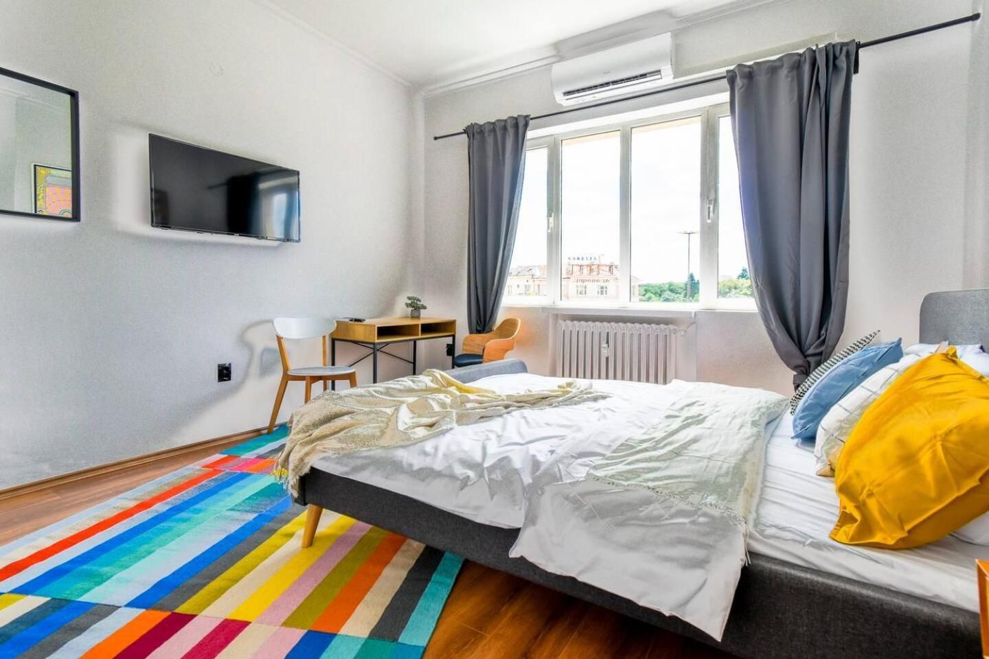 Standard Queen Room