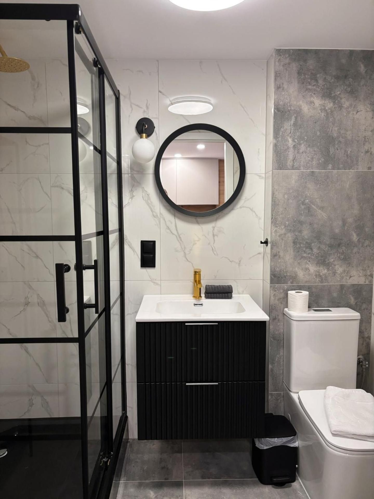 TINTURA by BAST - Wanna, Antresola, OFF Piotrkowska, EC1 ,Stajnia Jednorozca, Winda, Parking na Tere Family Room with Private Bathroom 2