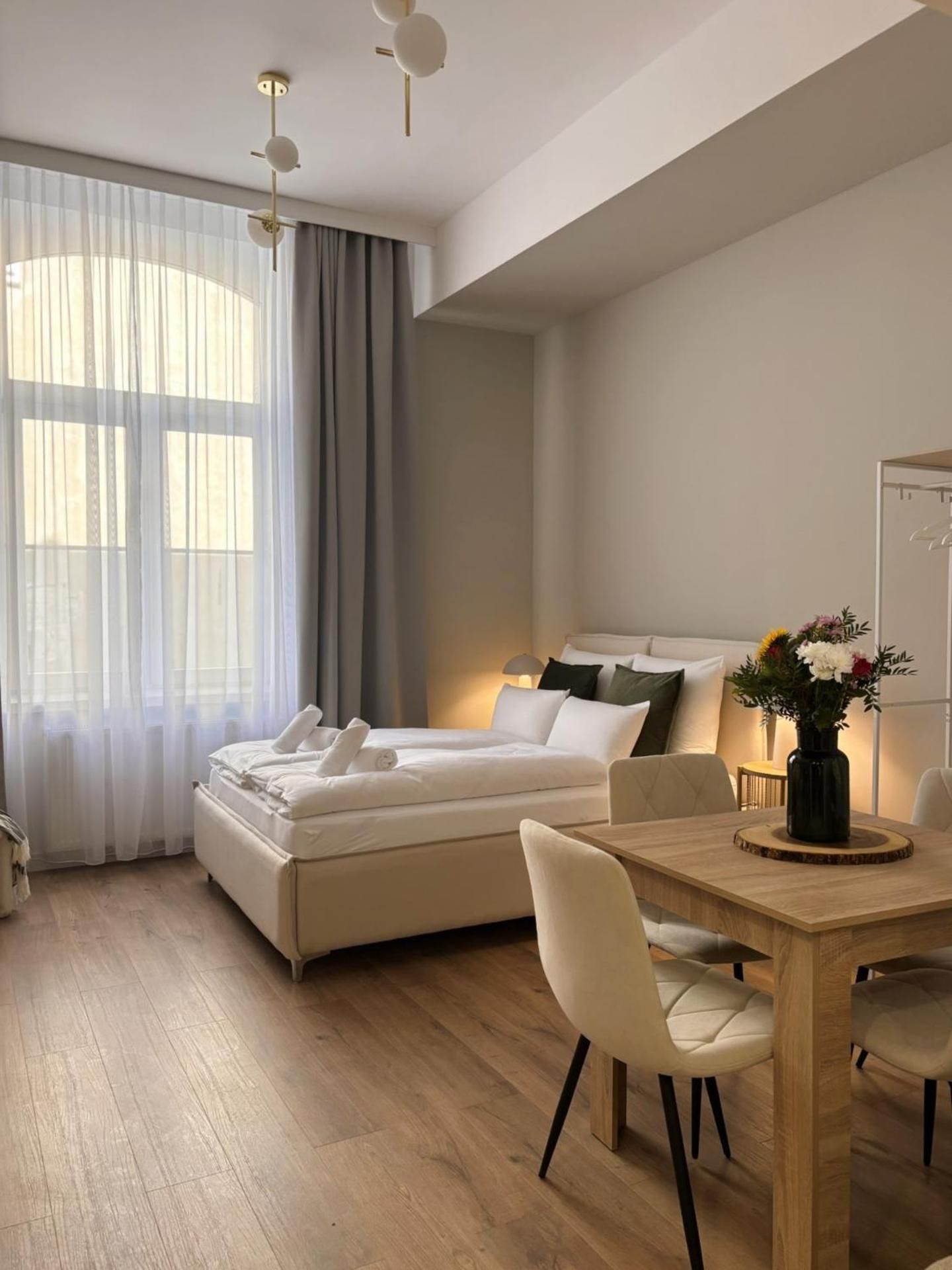 TINTURA by BAST - Wanna, Antresola, OFF Piotrkowska, EC1 ,Stajnia Jednorozca, Winda, Parking na Tere Family Room with Private Bathroom