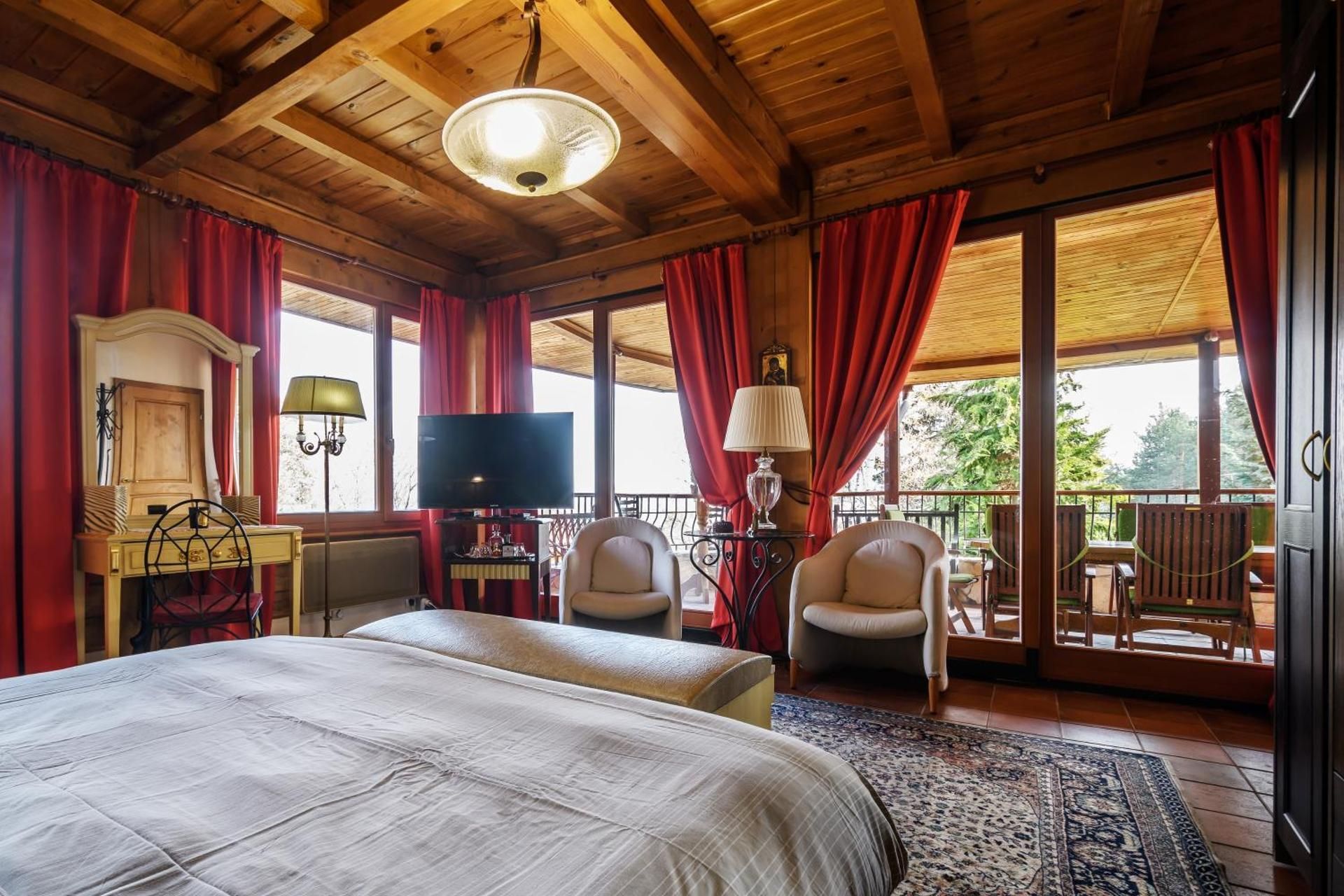 Deluxe Villa with Lake View
