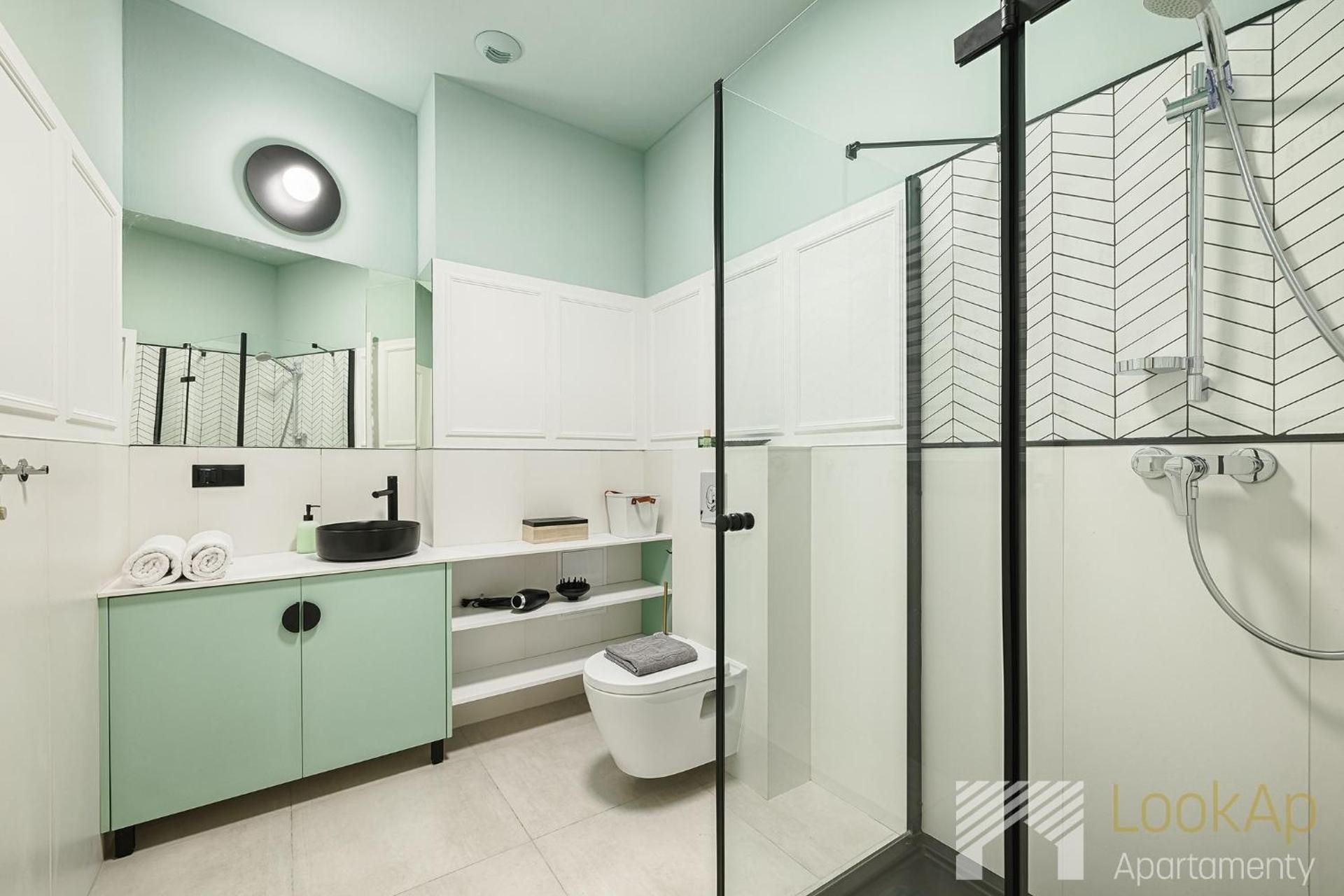 Deluxe One-Bedroom Apartment