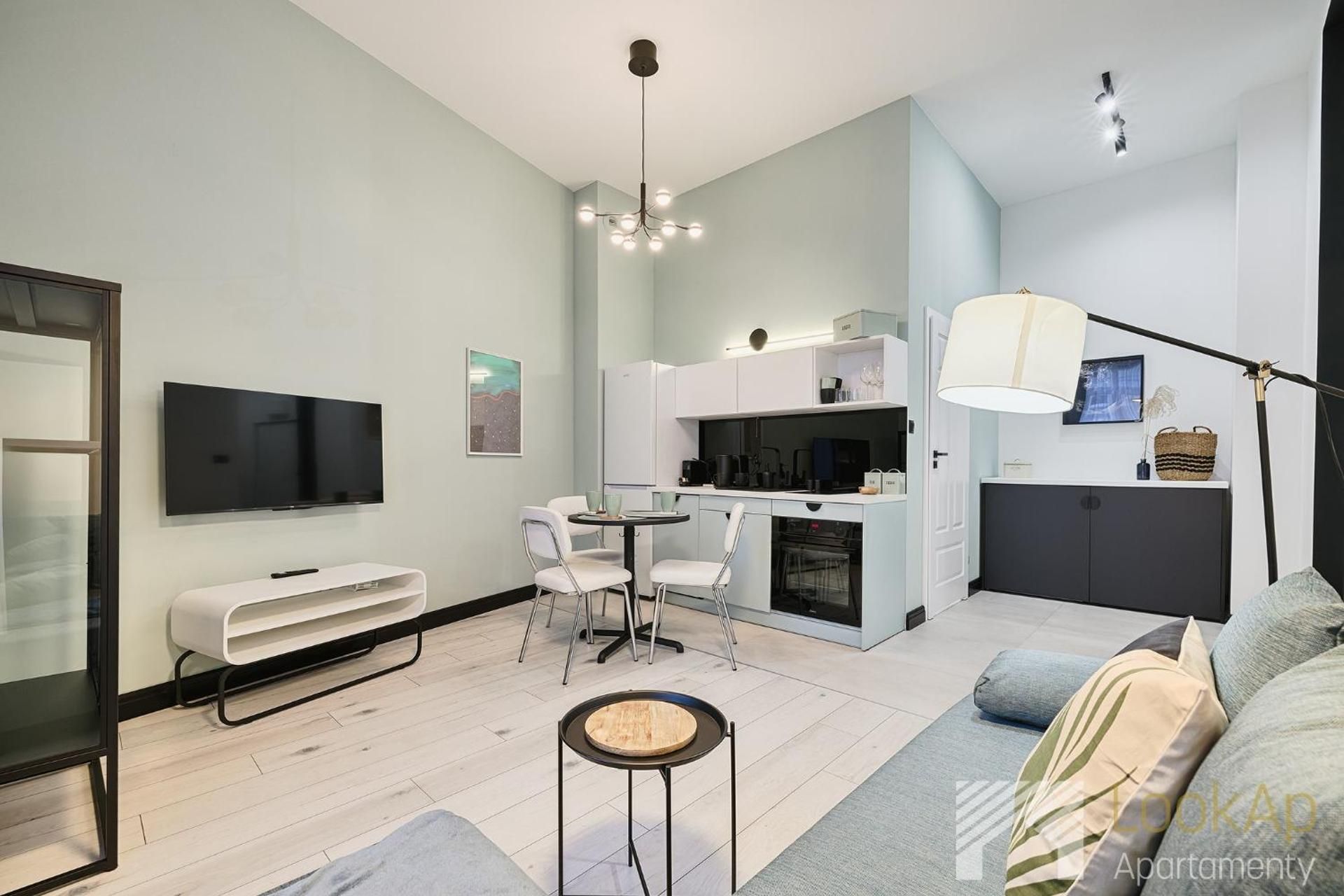 Deluxe One-Bedroom Apartment