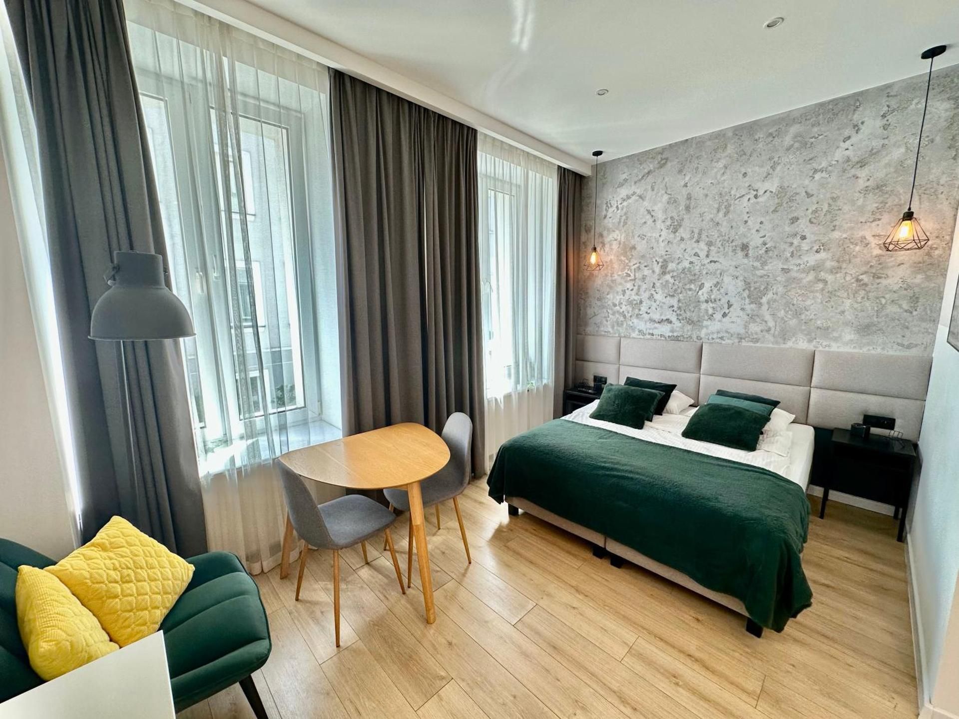 Apartment with Shower