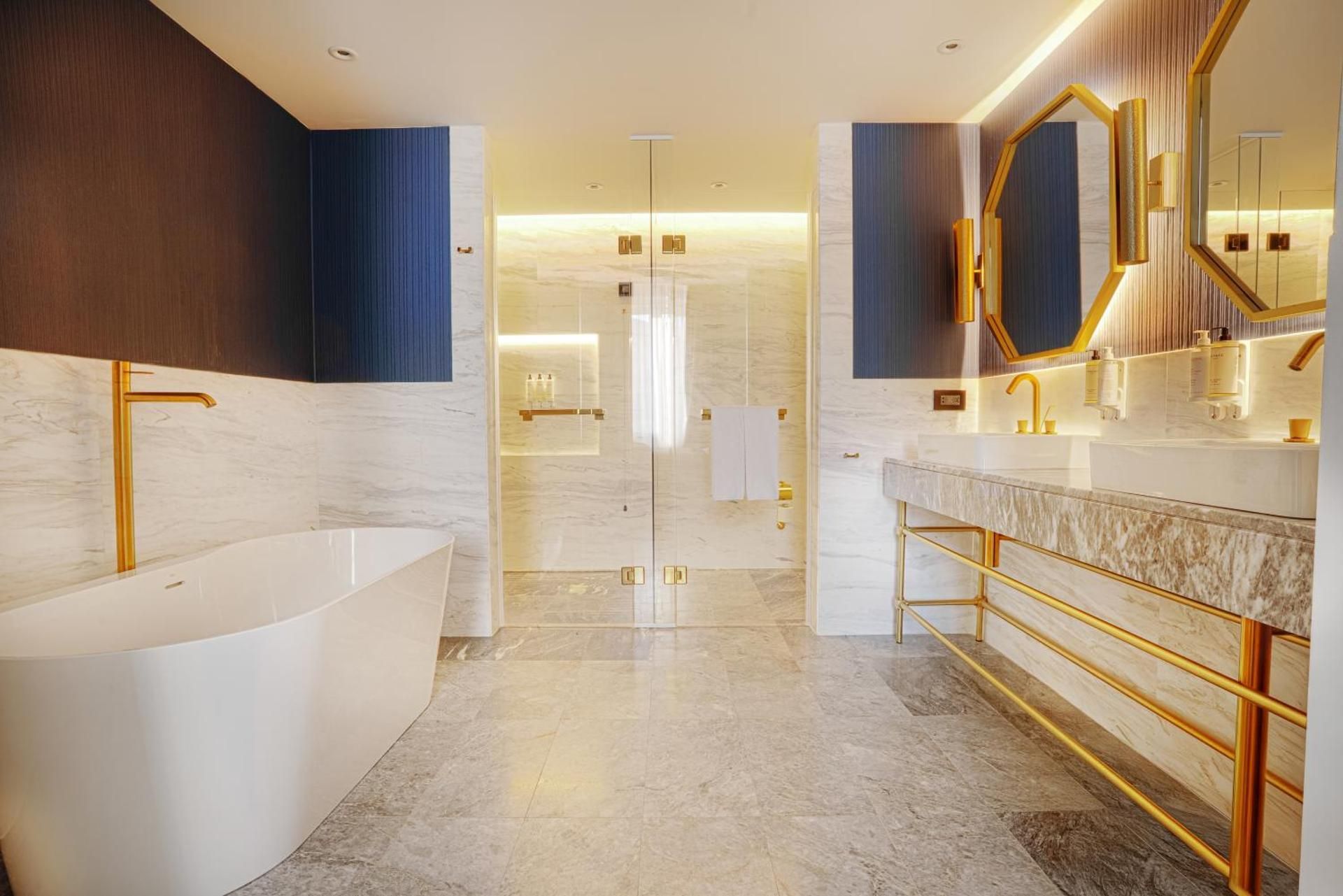 1 Bedroom Presidential Suite, 1 King bed, Sveta Nedelya view