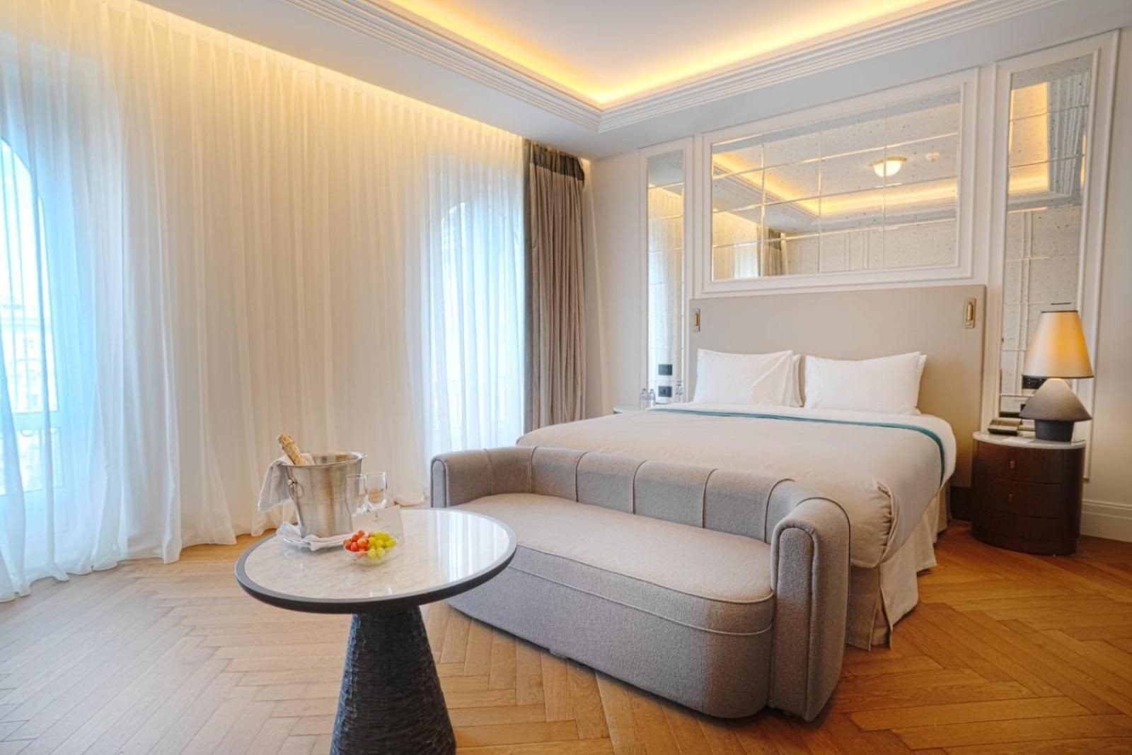 Deluxe Suite, 1 King Bed - View to Sveta Nedelya Square