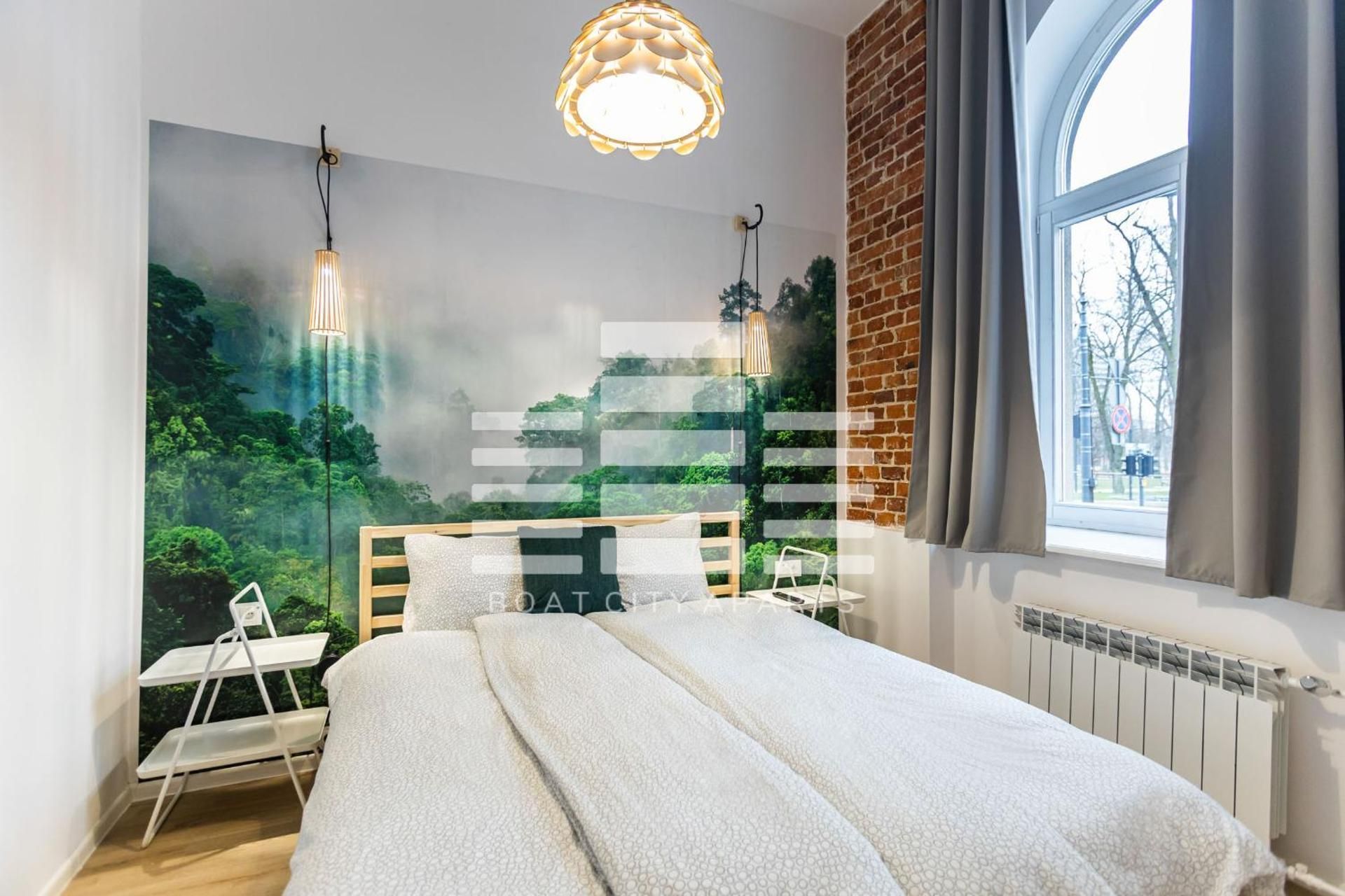 Deluxe One-Bedroom Apartment