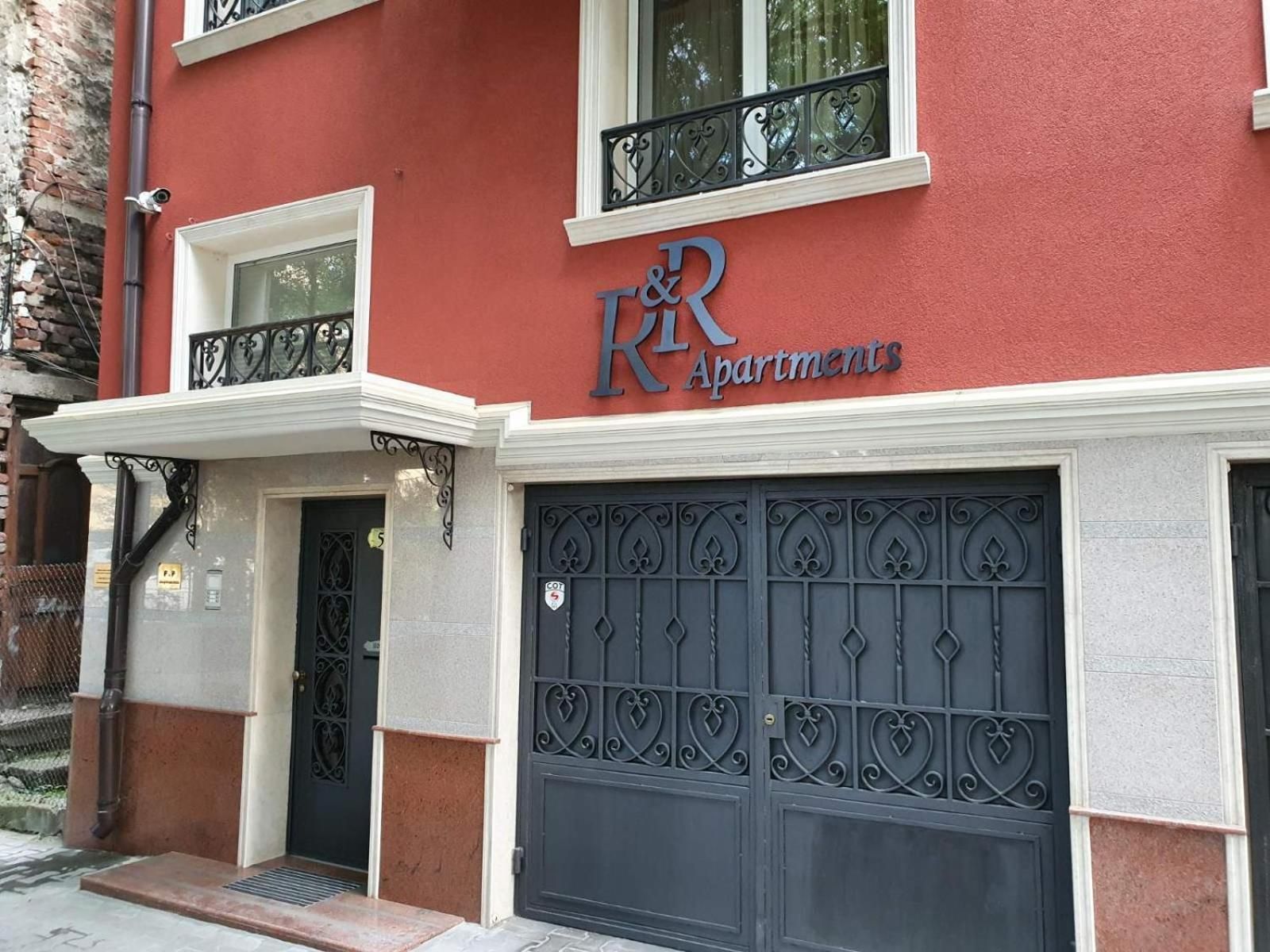 R & R Apartments