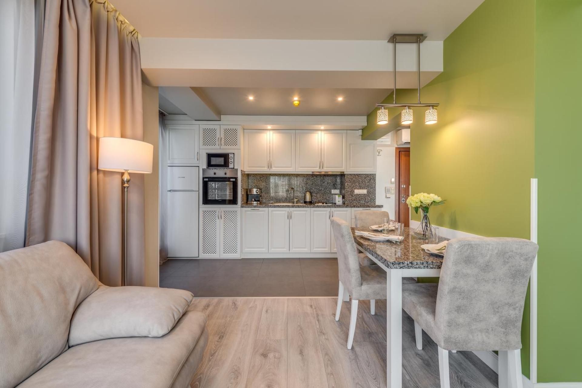 R & R Apartments