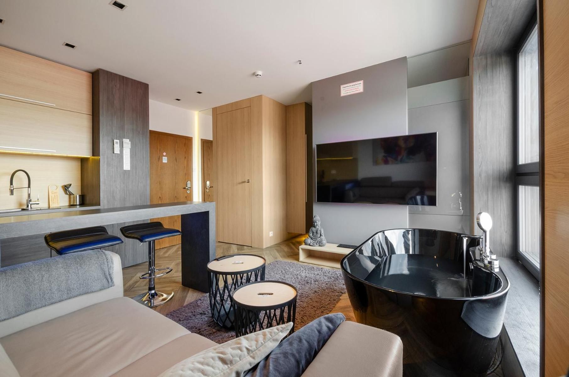 Classic Apartment with Bath