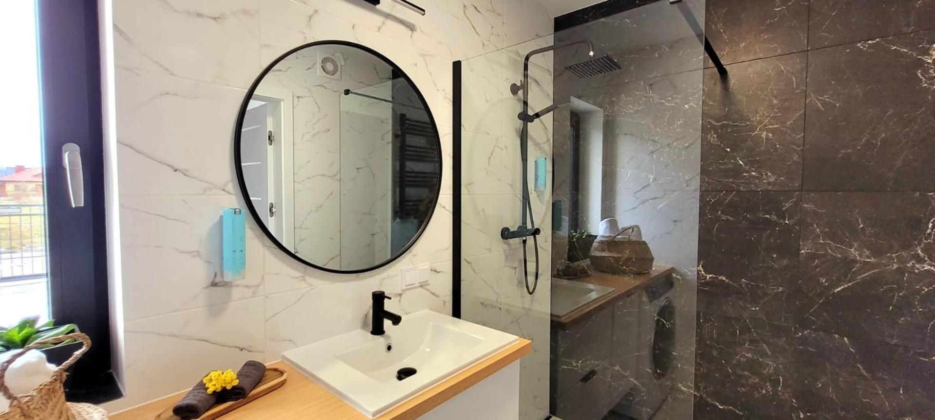 17 DOM duzy parking , Mandoria , PTAK , 2 Sypialnie lub 1 sypialnia, taras , Autostrada A1, Kalinows Two-Bedroom Apartment