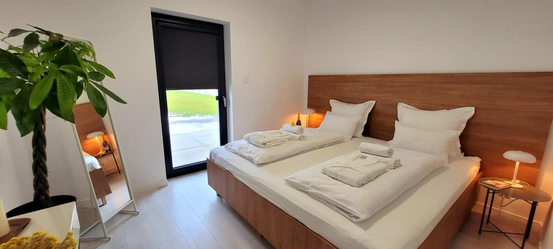 17 DOM duzy parking , Mandoria , PTAK , 2 Sypialnie lub 1 sypialnia, taras , Autostrada A1, Kalinows Suite with Balcony