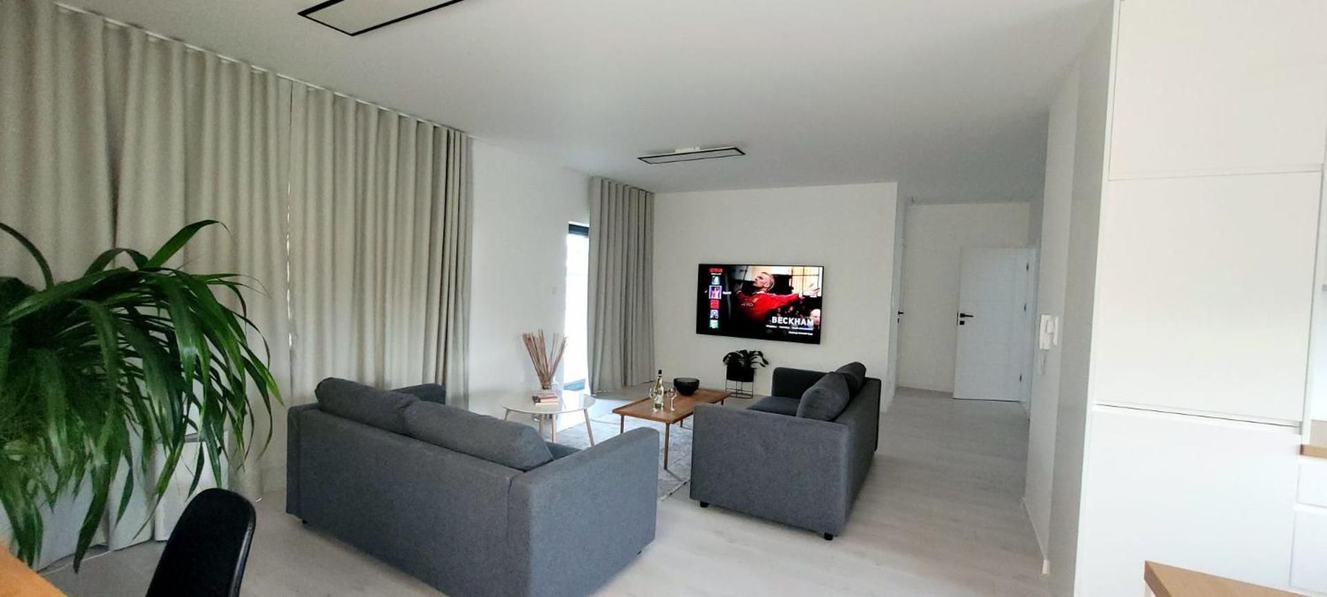 17 DOM duzy parking , Mandoria , PTAK , 2 Sypialnie lub 1 sypialnia, taras , Autostrada A1, Kalinows Suite with Balcony 2