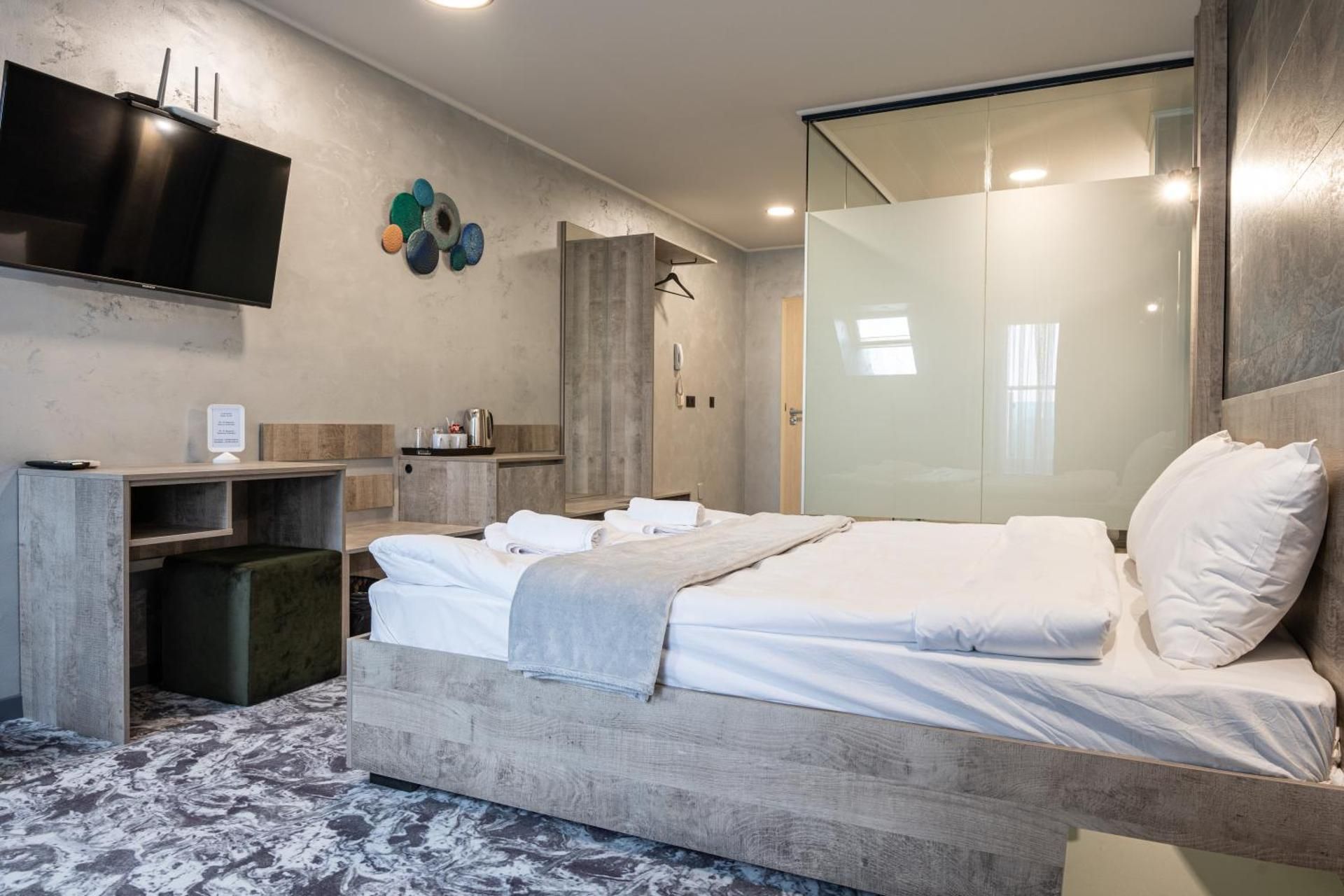Queen Room with Balcony