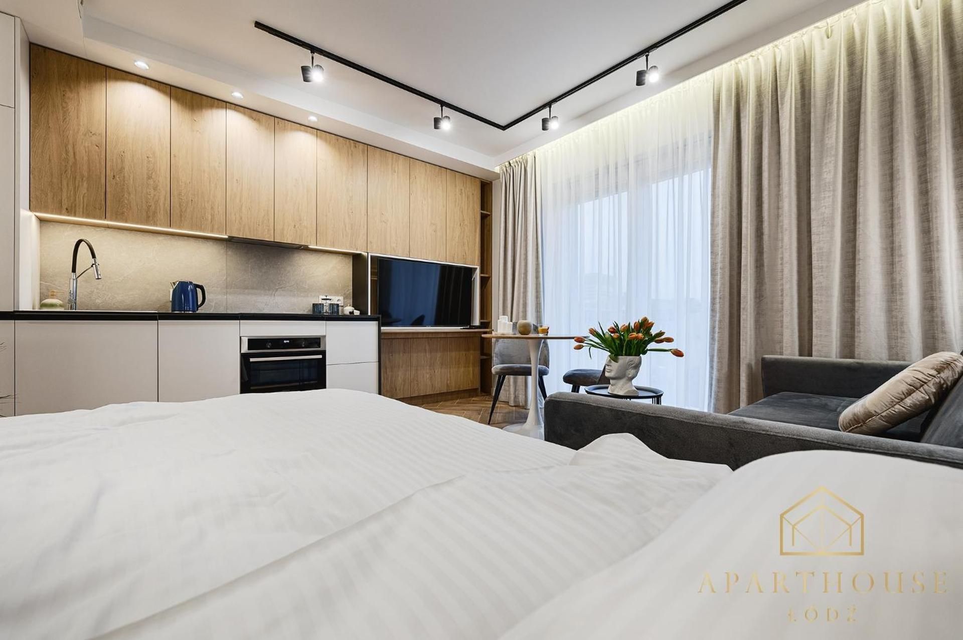 DELUXE APARTMENT