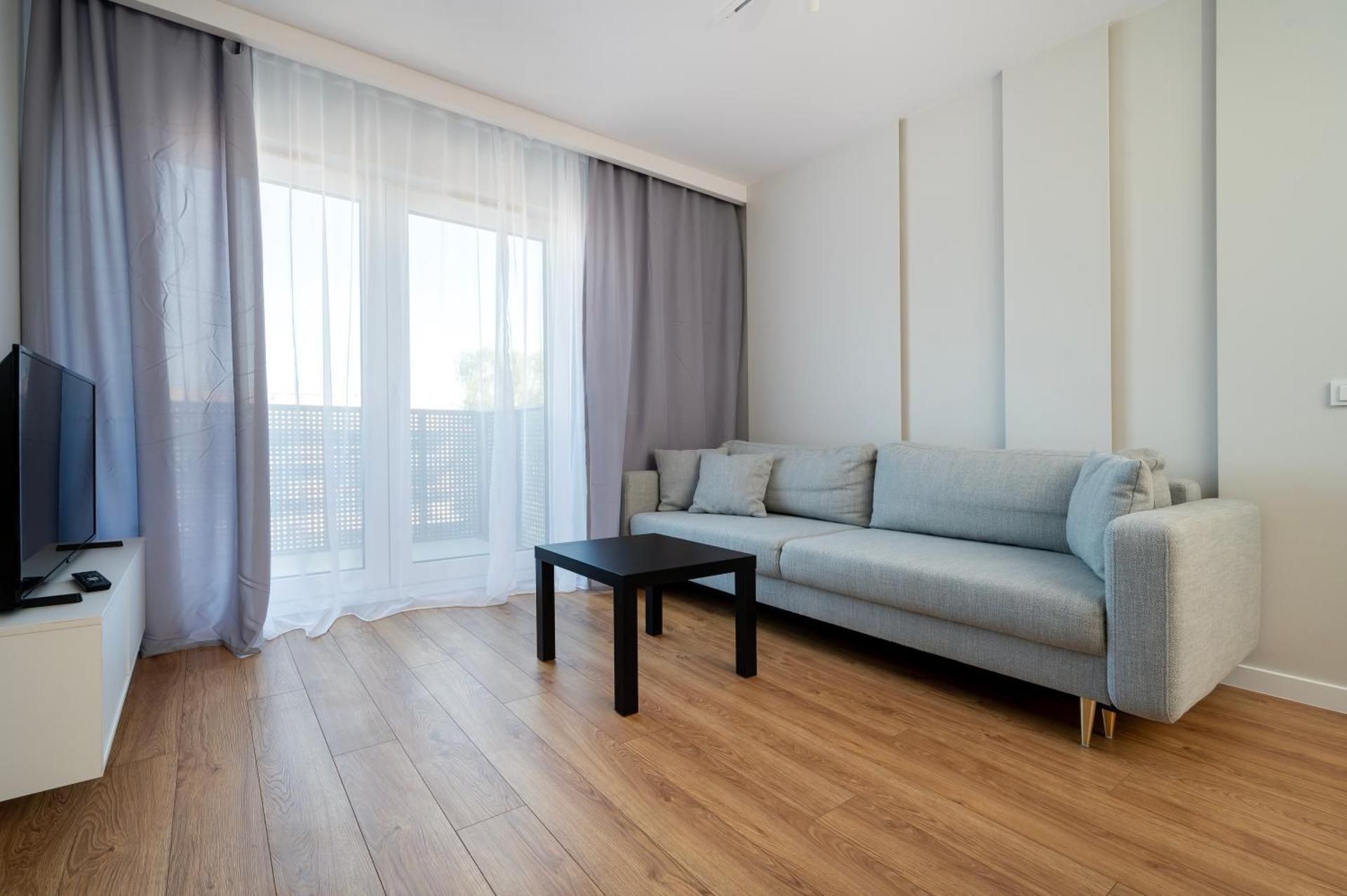Deluxe One-Bedroom Apartment