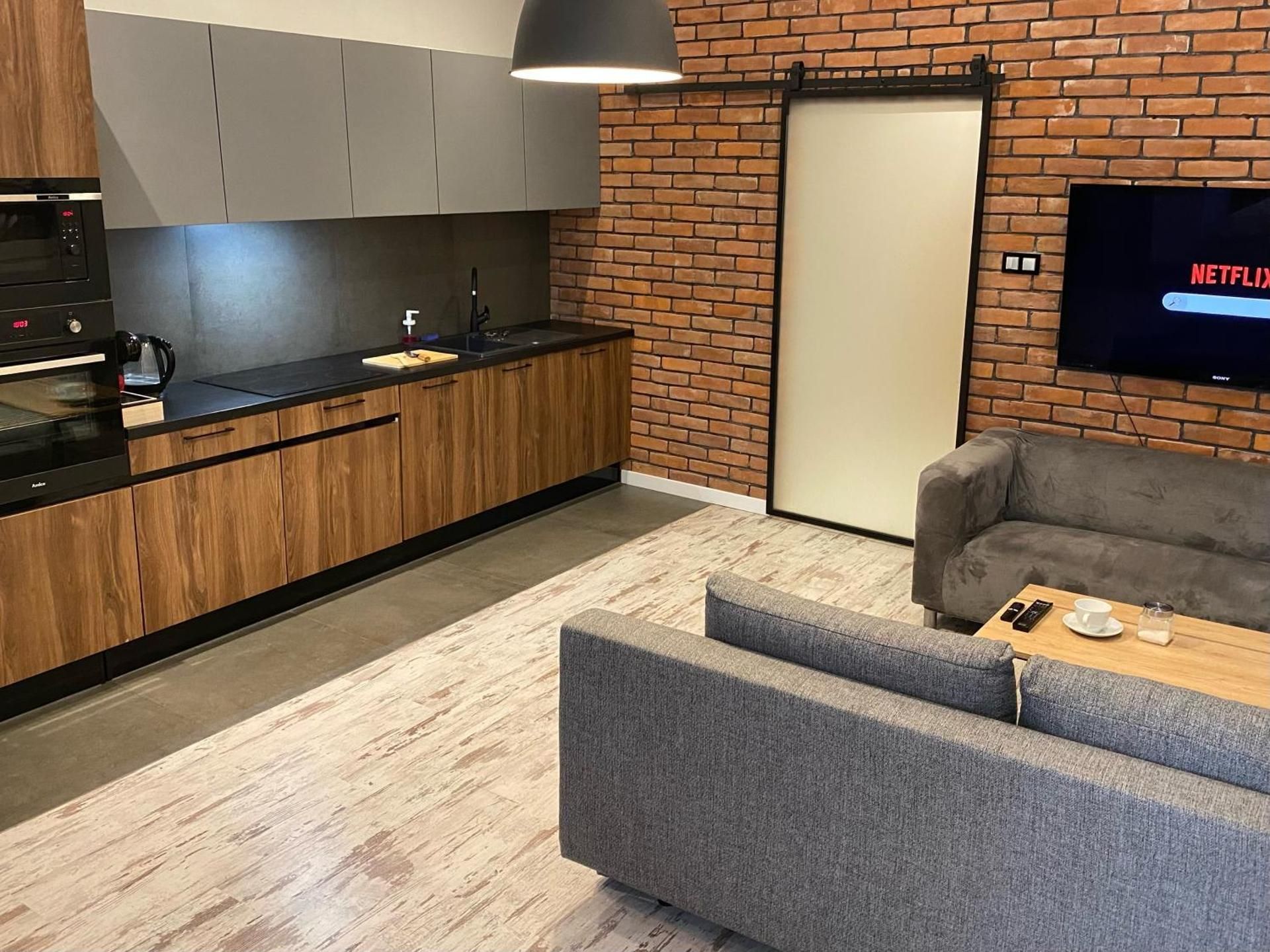 DELUXE APARTMENT