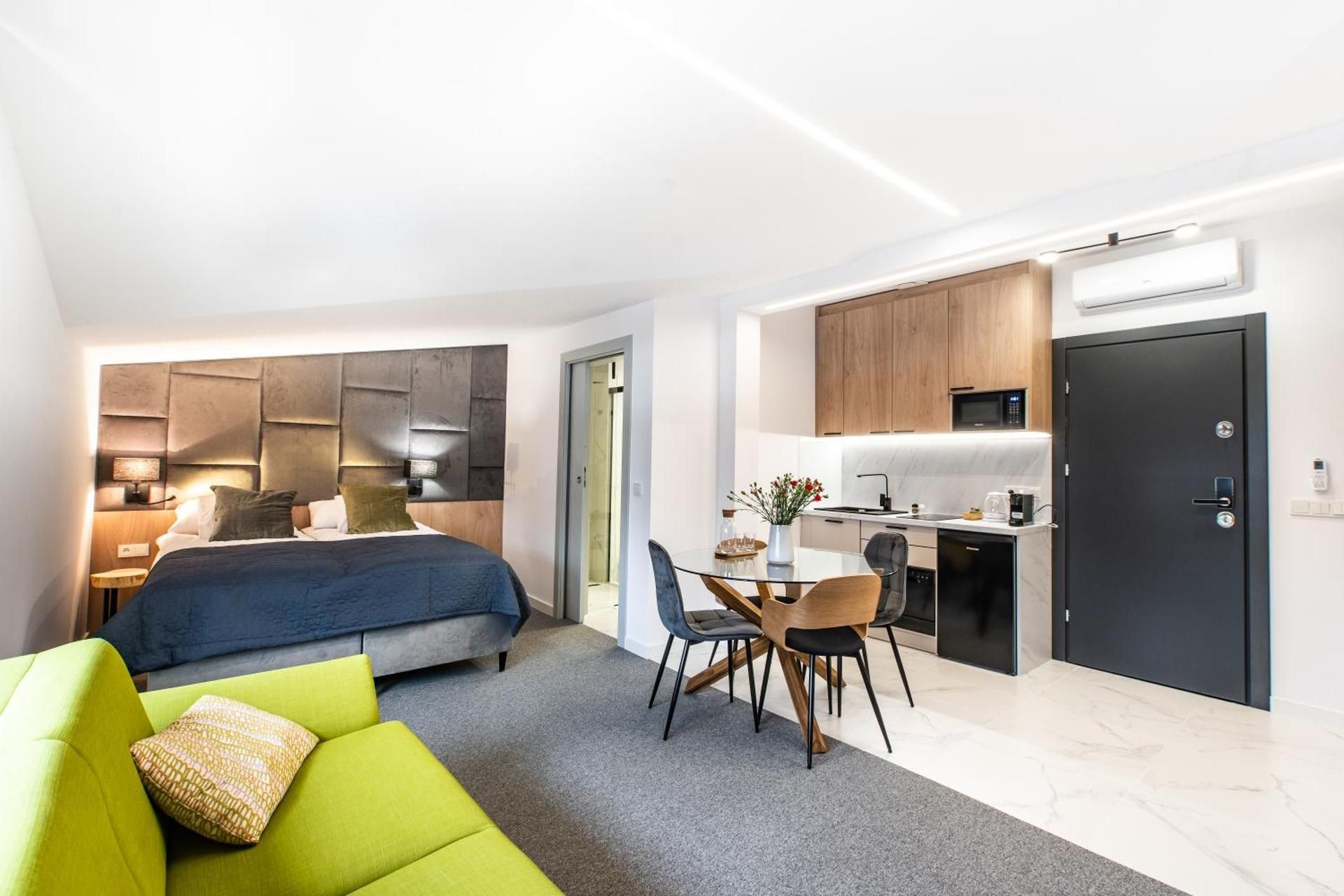 Deluxe Family Room