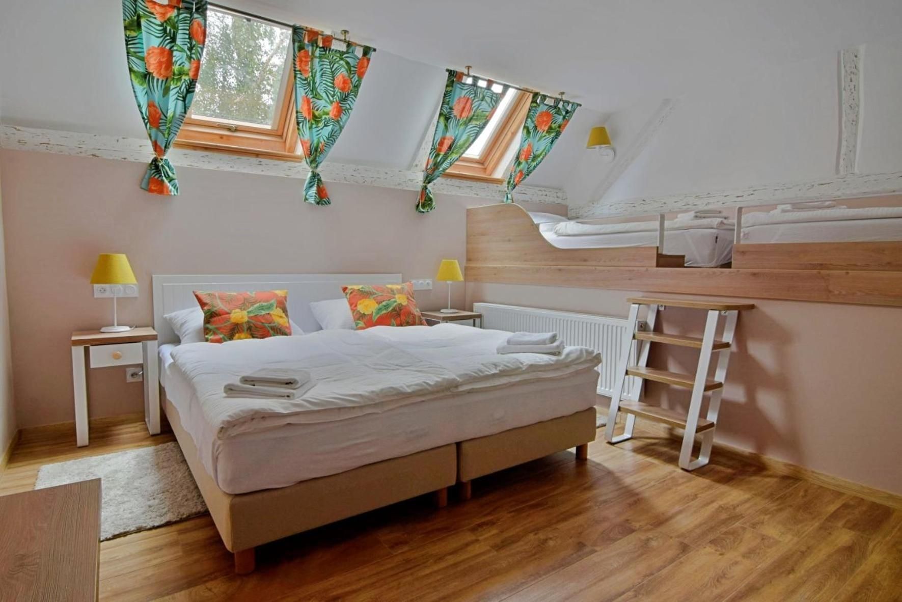 Deluxe Family Room