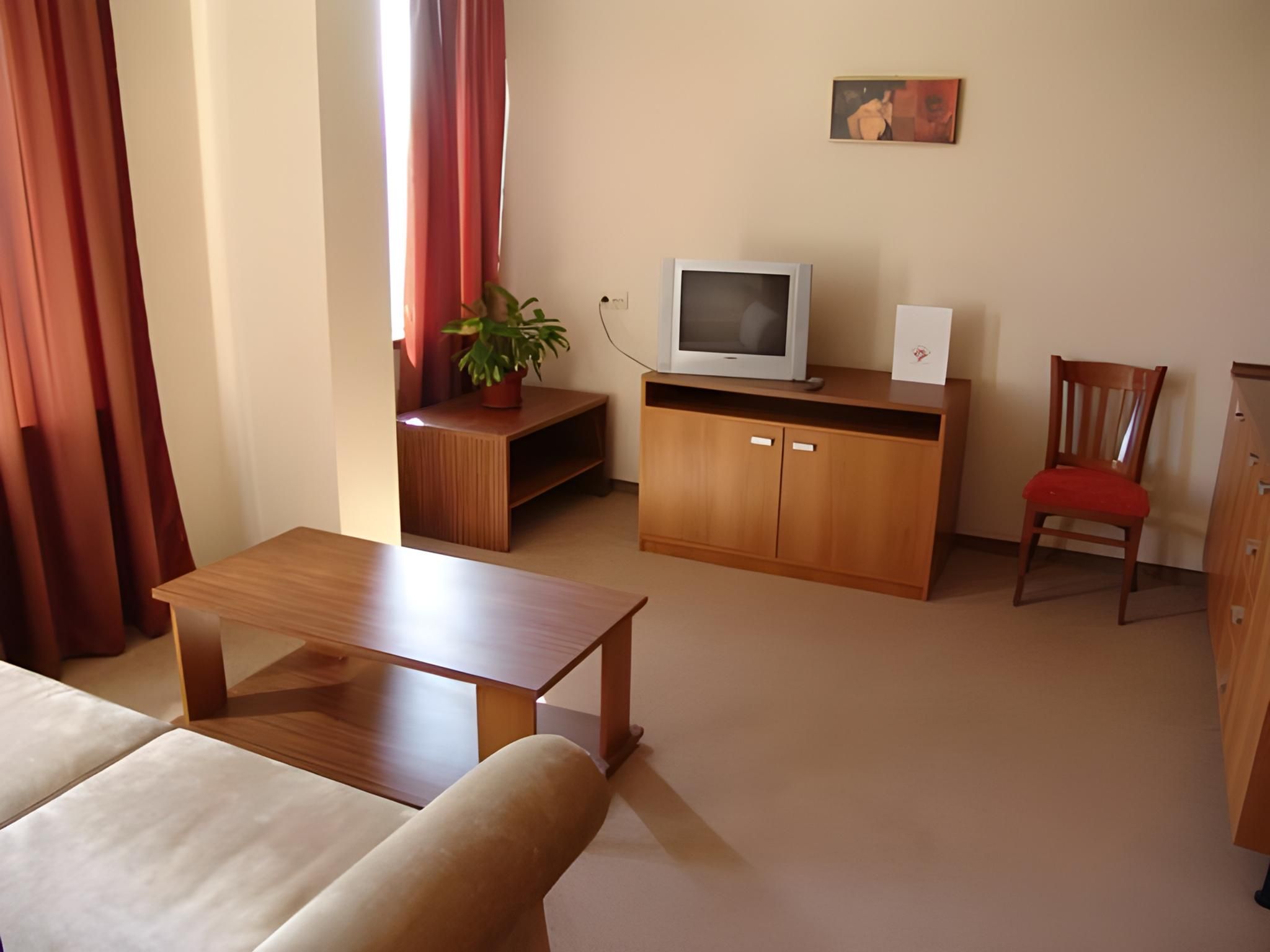 Suite (3 Adults + 1 Child)-Free Parking