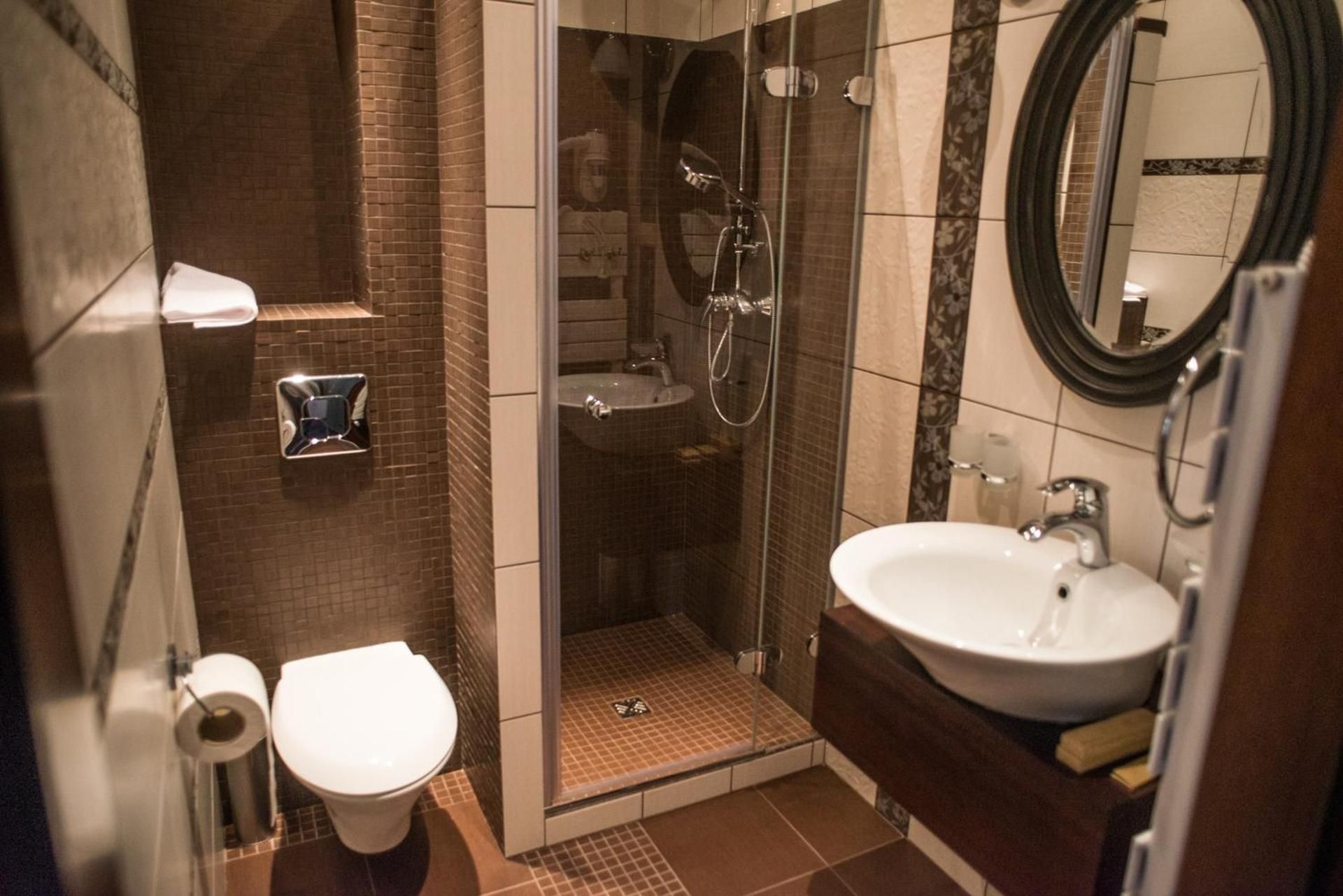 Double or Twin Room with Shower