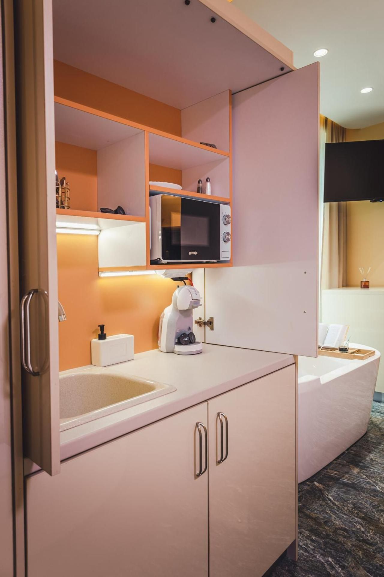 Deluxe Suite with Spa Bath
