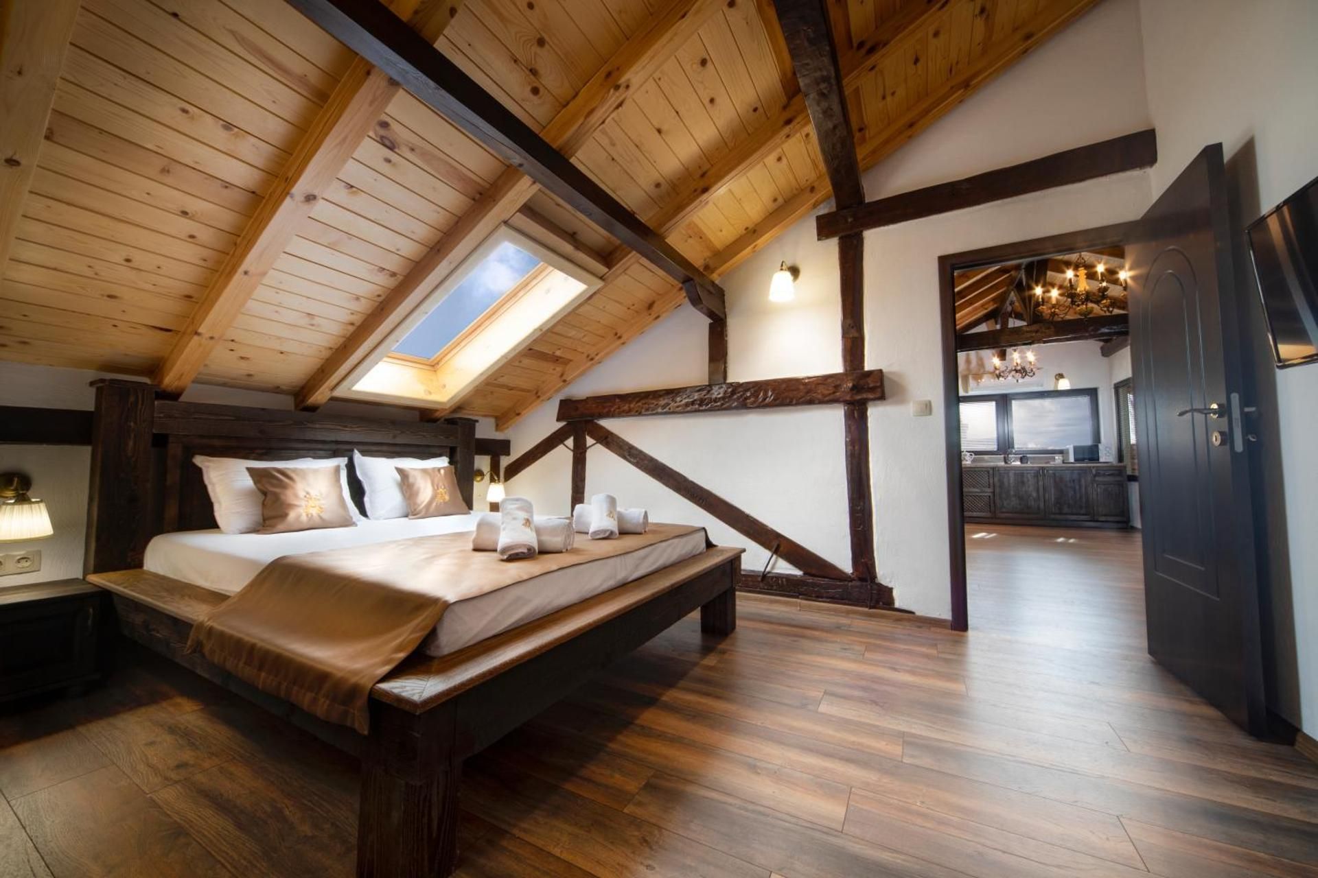 Penthouse Apartment - Free Parking