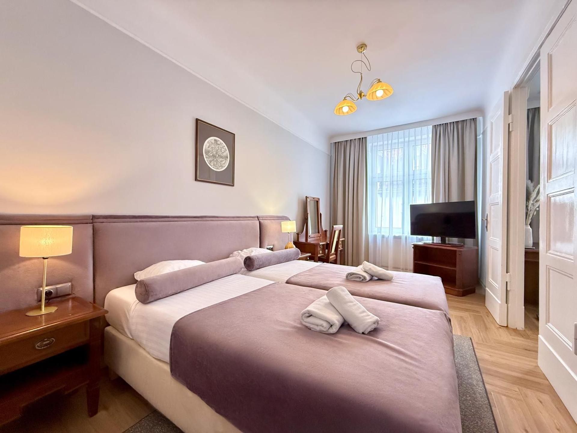 Deluxe Apartment
