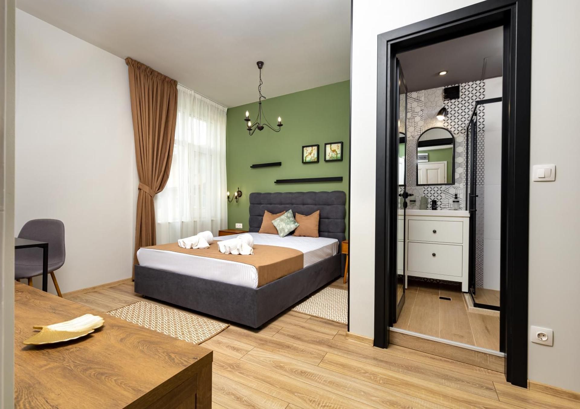 Queen Room