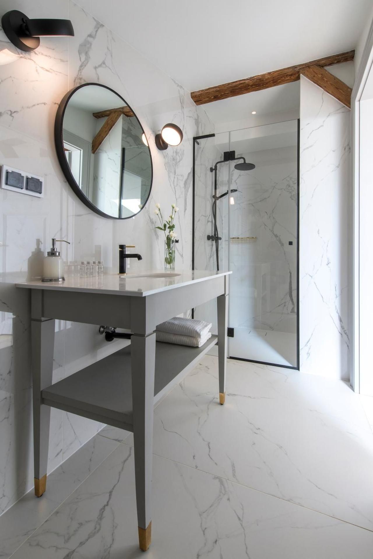Deluxe Double Room with Shower
