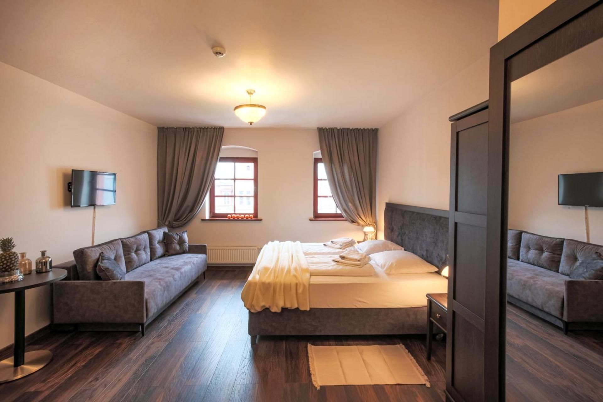 Deluxe Family Room