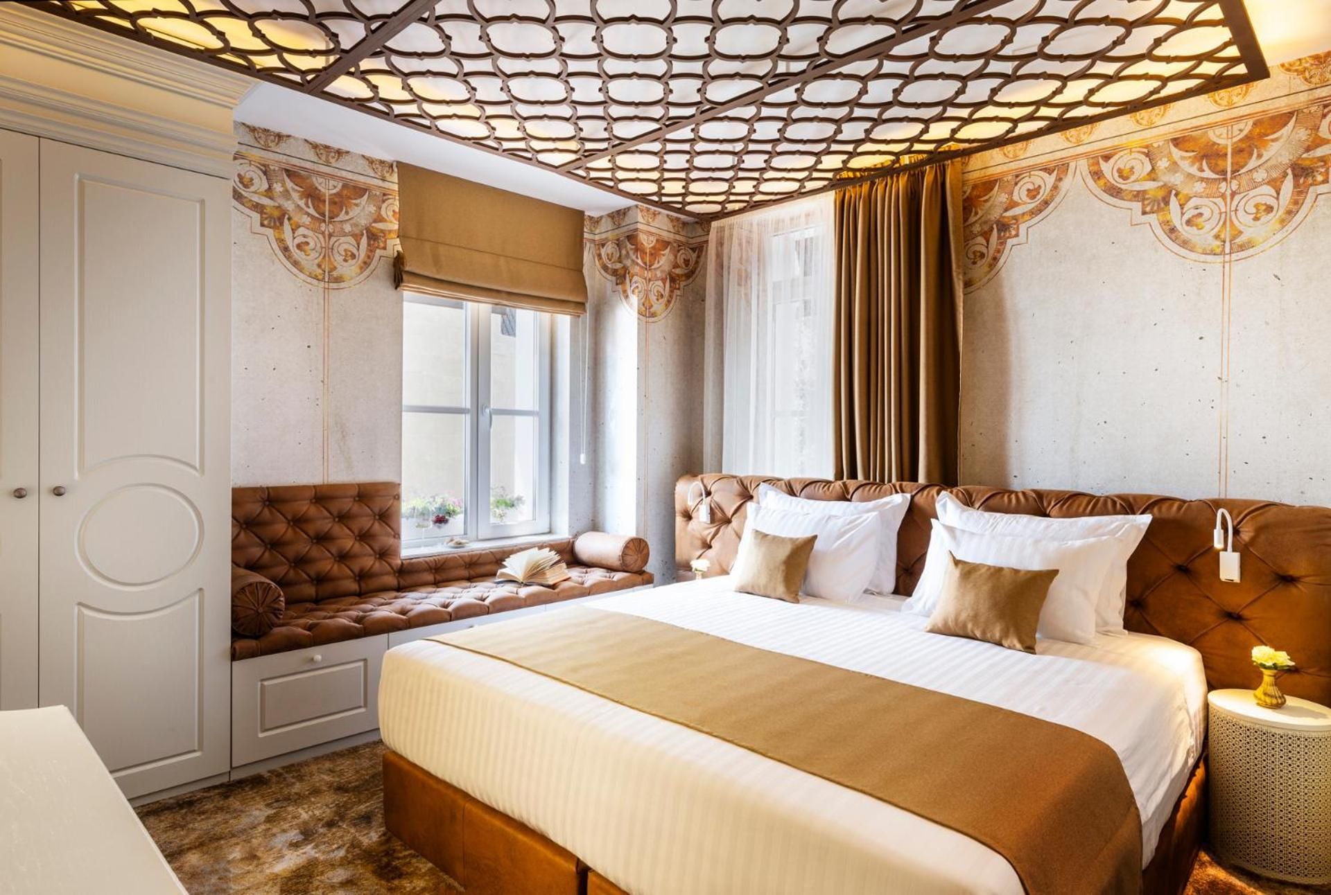 Gallery 37 Powered by ASTON Premium Room