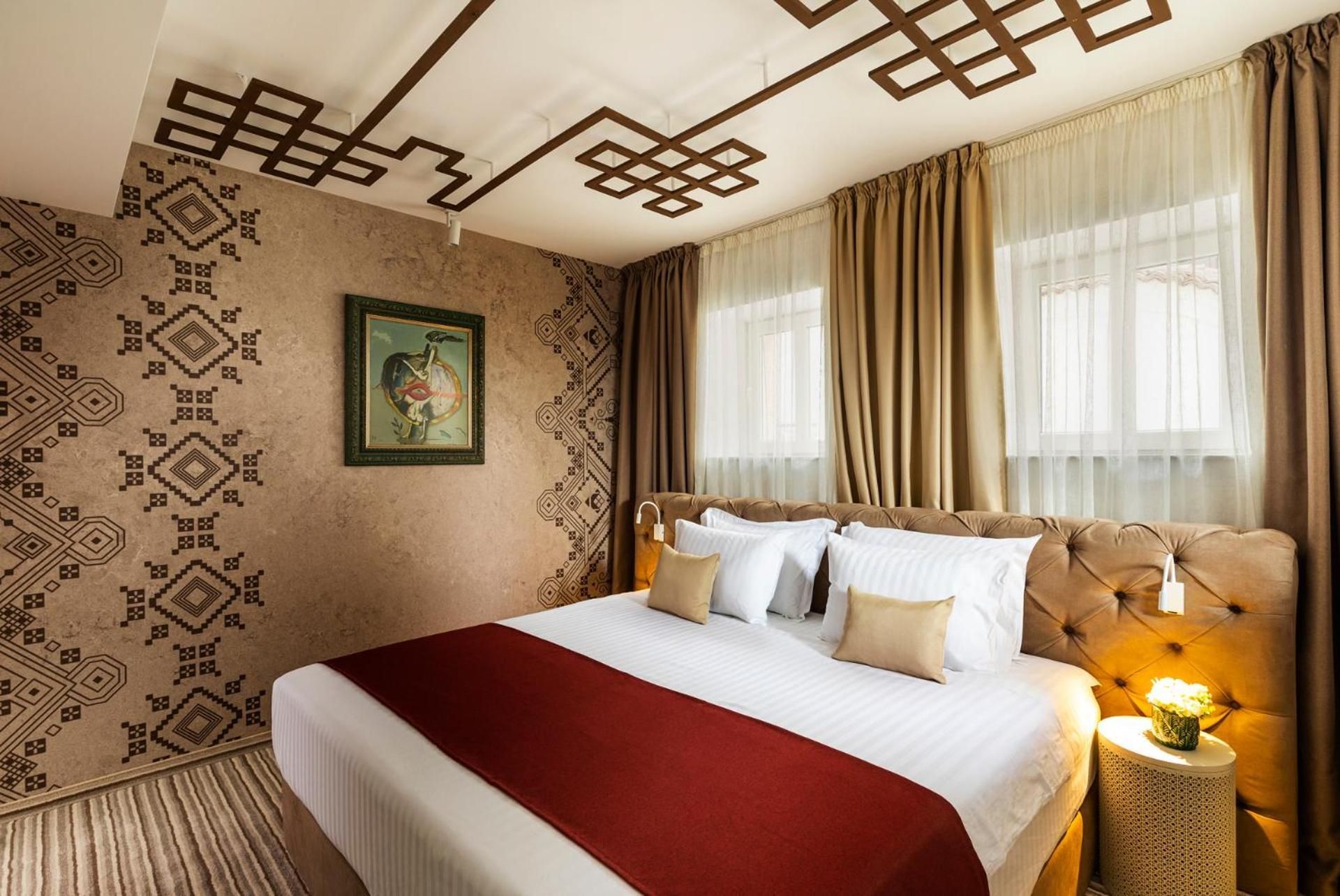 Mini King Room with King Bed - Non-Smoking