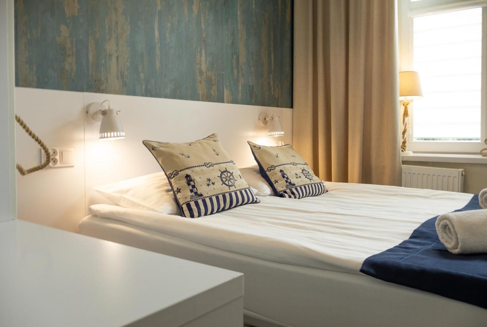 Deluxe Room (2 Adults + 1 Child)