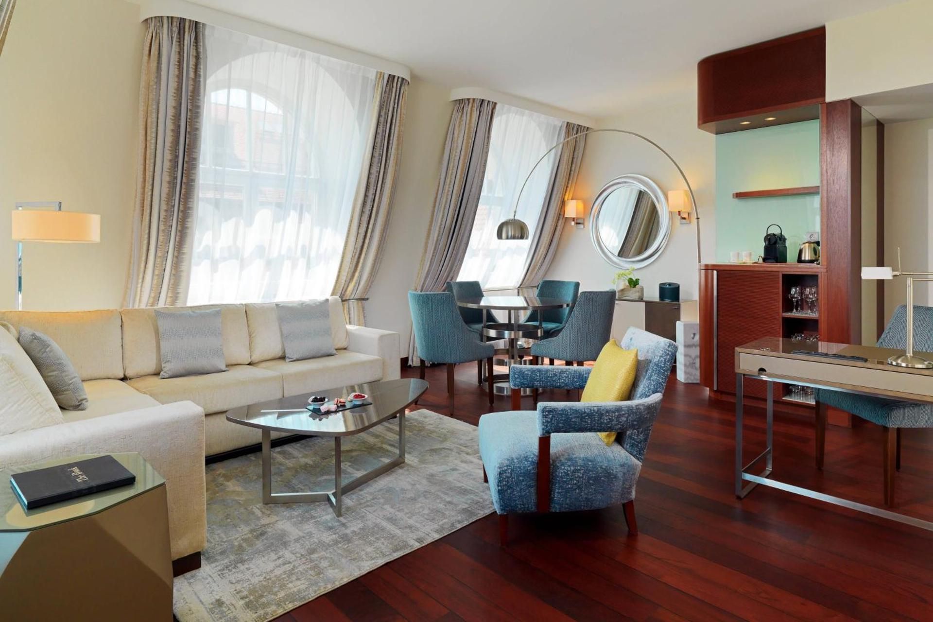 Executive Suite, Club Lounge And SPA Access Level, 1 Bedroom Suite, 1 King, Sofa Bed, Sea View