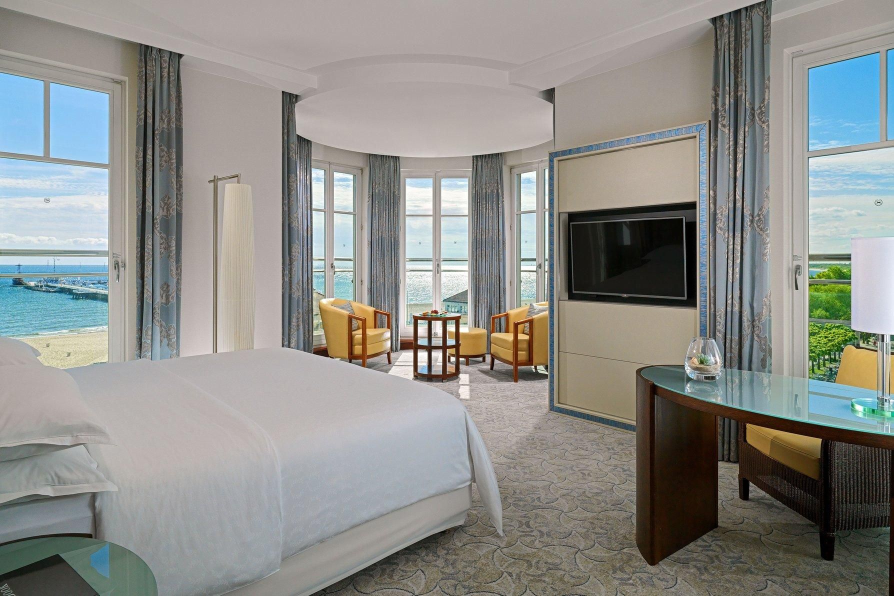 Junior Suite, Club Lounge and Spa access lounge access, 1 Bedroom Suite, 1 King, Sea view