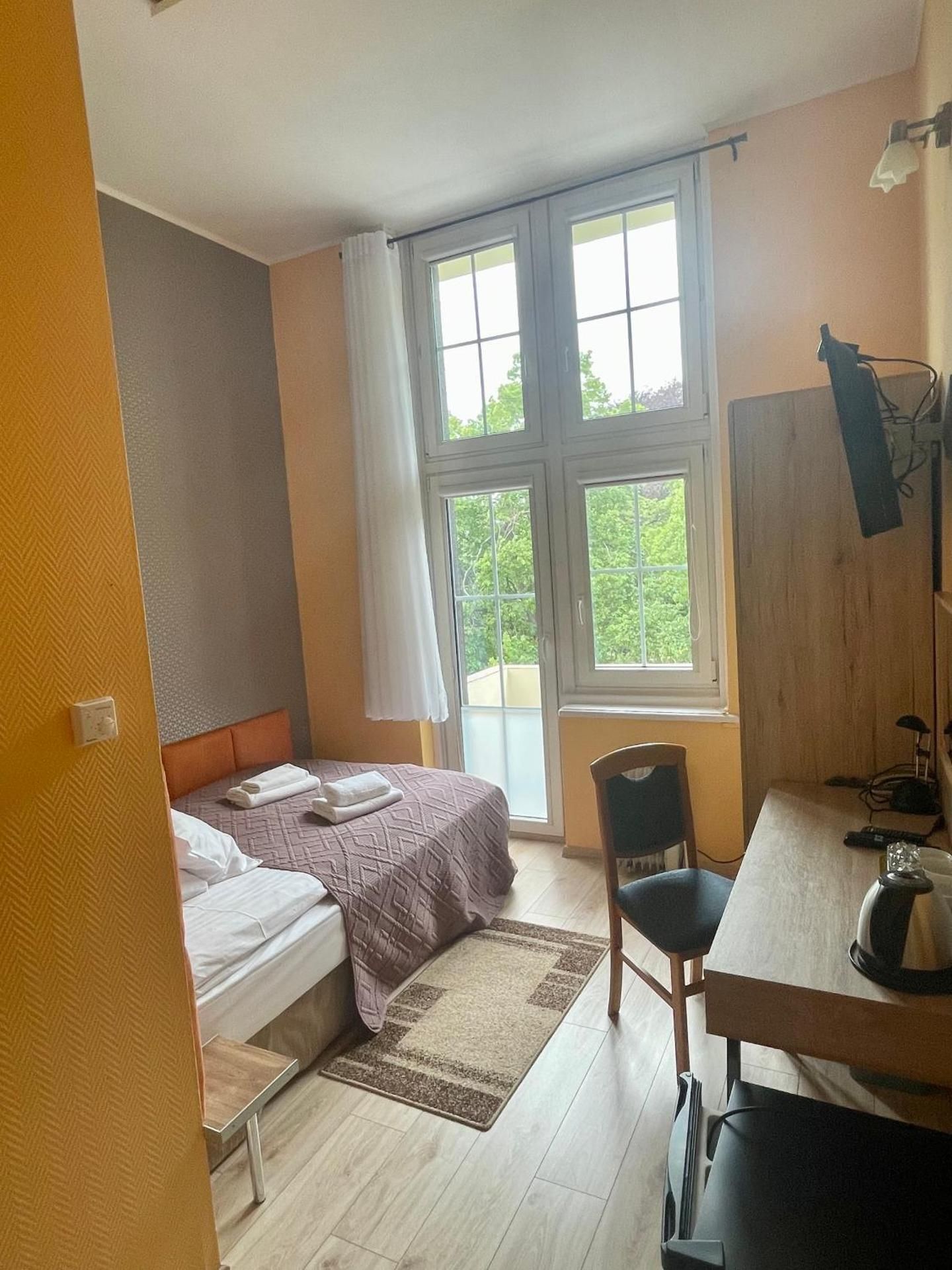 Deluxe Double Room with Side Sea View
