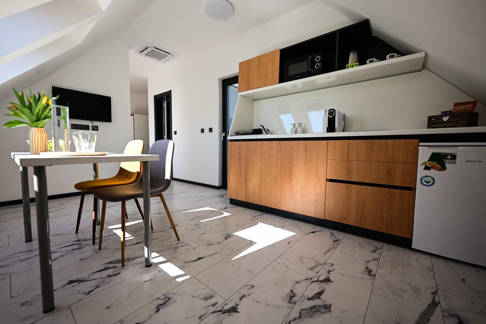 RUBO Hotel Apartment with Balcony 3